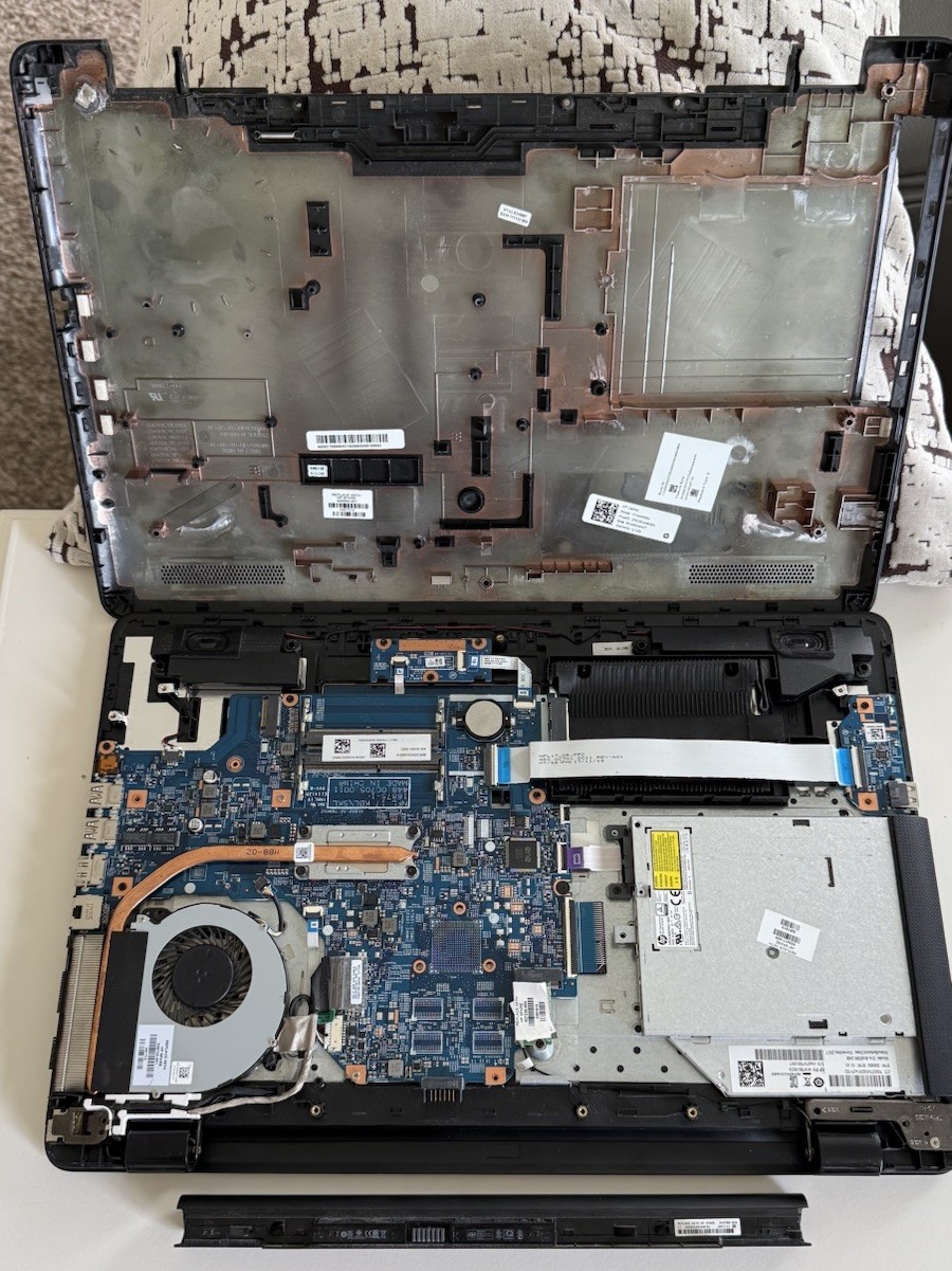 17.3″ HP PAVILION 17-BS049DX INTEL CORE i5-7200U 2.50GHZ No DDR, HHD, Adapter