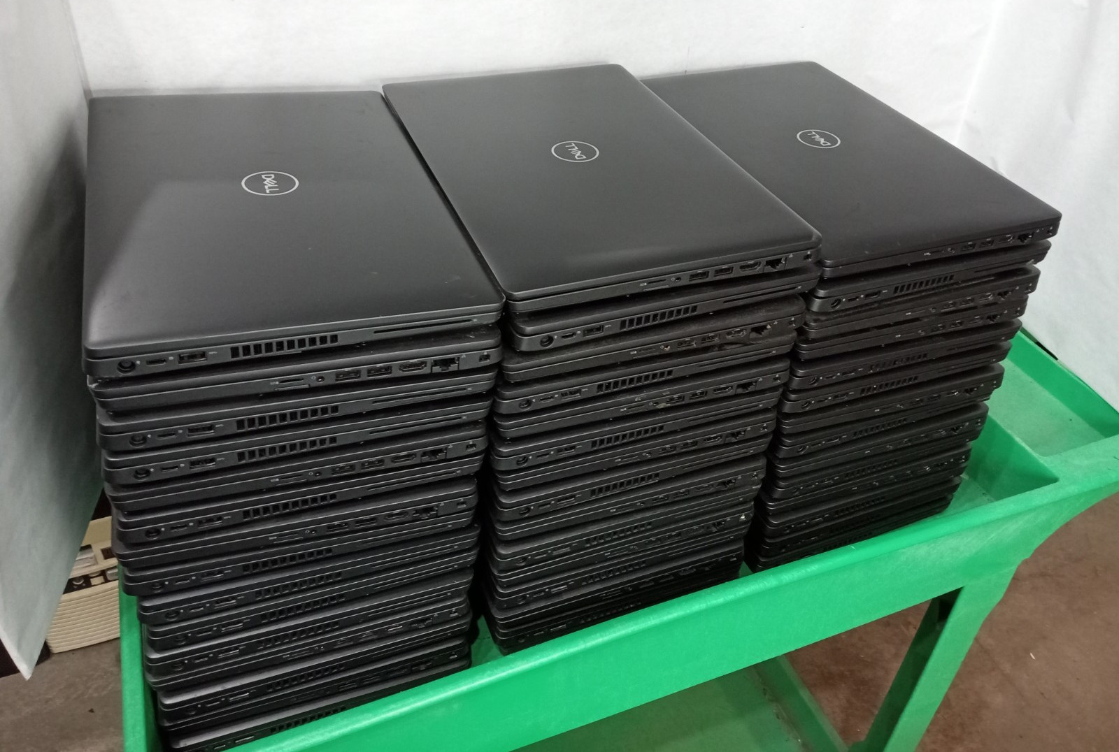 Lot of 44 – Dell Latitude 5400 14″ Touchscreen i5 8th Gen – BAD KEYBOARDS -RR