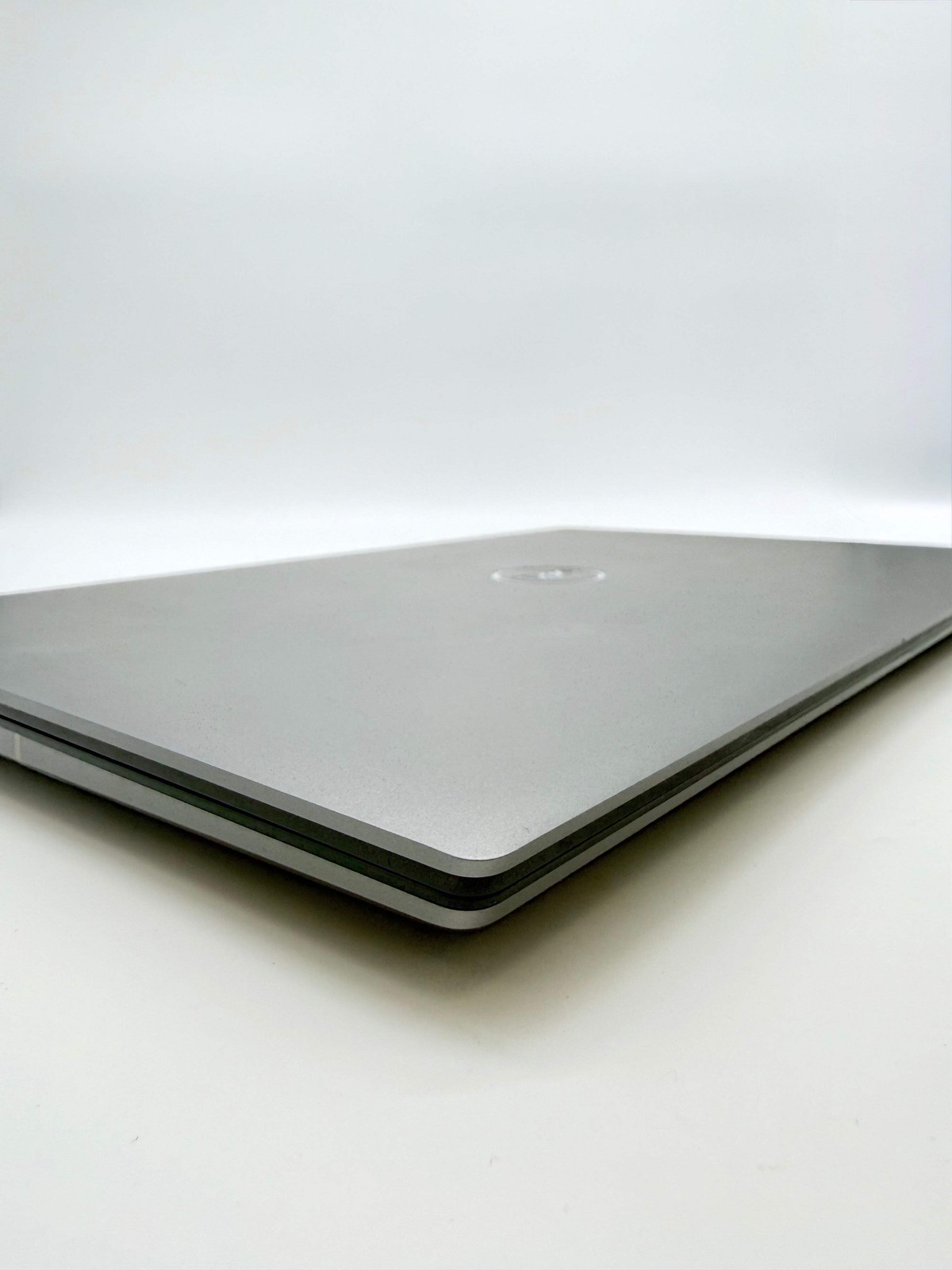 Dell Precision 5690 16″ Core Ultra 7 165H vPro 32GB RAM 1TB RTX 2000 Ada Gray