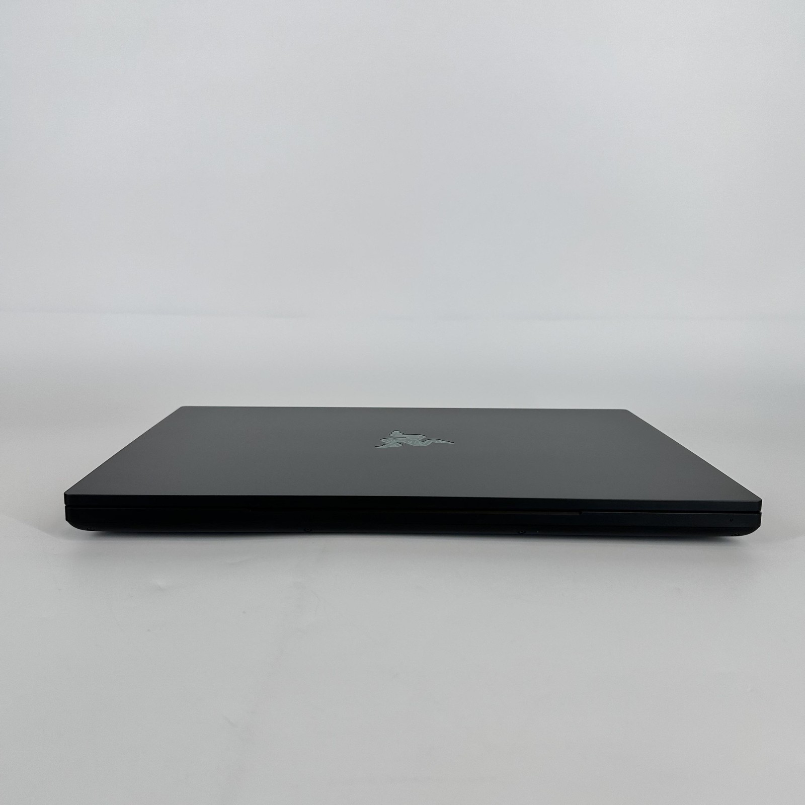 Razer Blade 16 240Hz QHD+ 2.2 GHz i9-14900HX 32GB 1TB SSD RTX 4070 Excellent