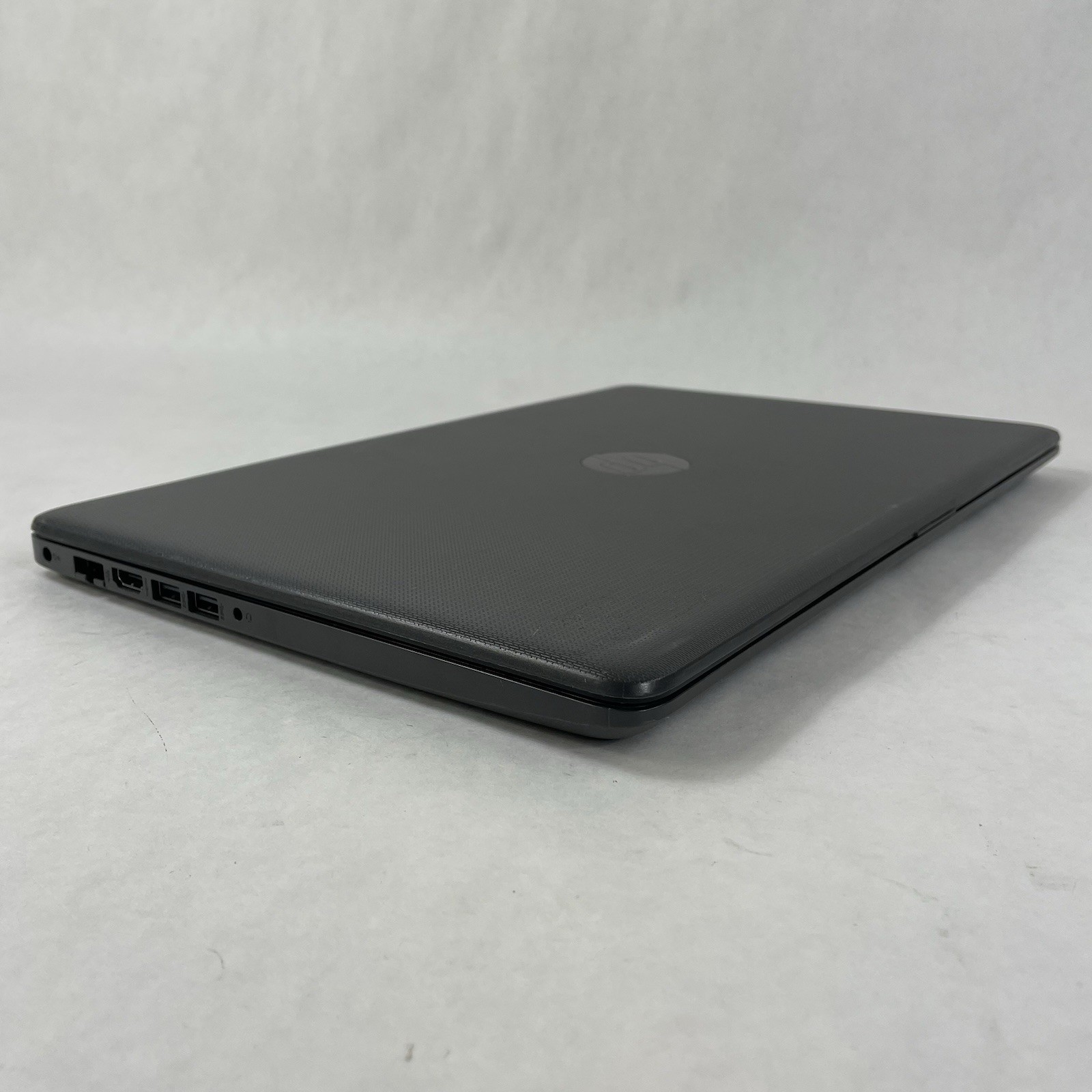 HP 255 G7 15.6″ Ryzen 3 2200U 2.50 GHz 8 GB RAM No SSD/OS/AC – Scratched