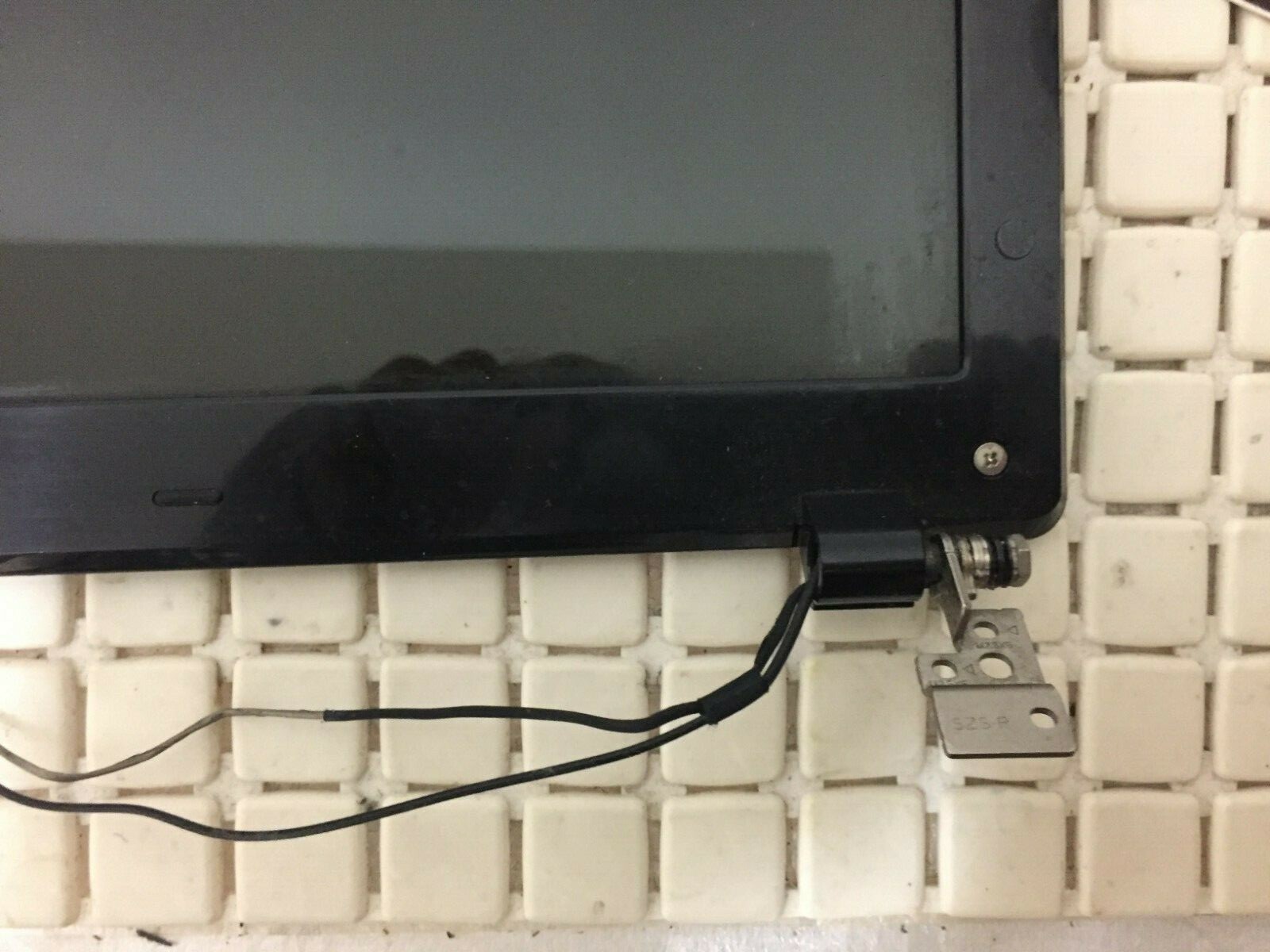 Acer Aspire 5552 Cover Frame Hinges Flat With LCD Including Assembled