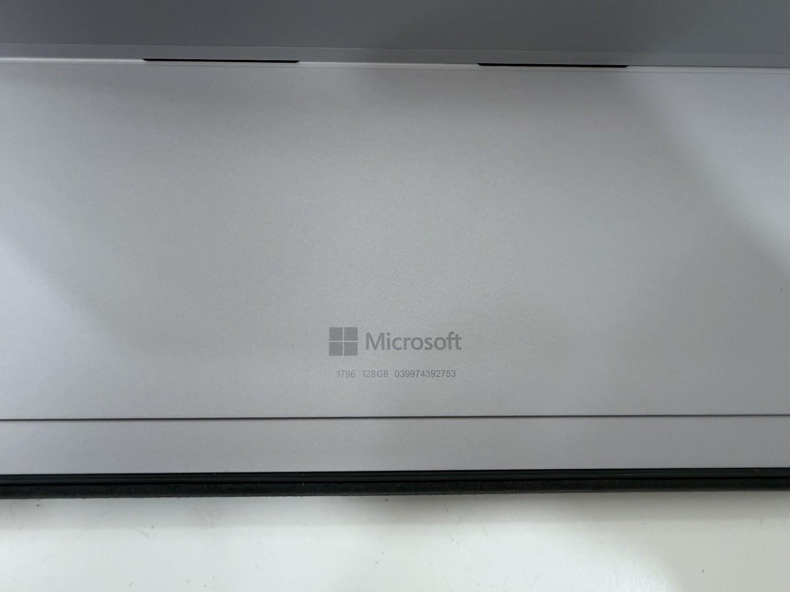 Microsoft Surface Pro 5 m3-7Y30 CPU @ 1.00GHz 4 GB RAM 128 GB Win 10 Pro Good