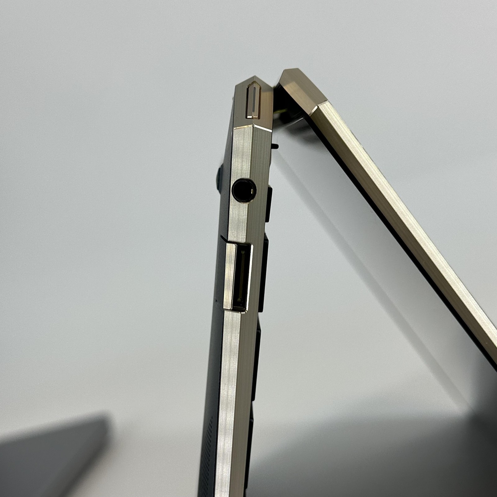 HP Spectre 13 x360 FHD TOUCH i7-1165G7 2.8GHz 16GB 1TB Single USB-C Port Blocked