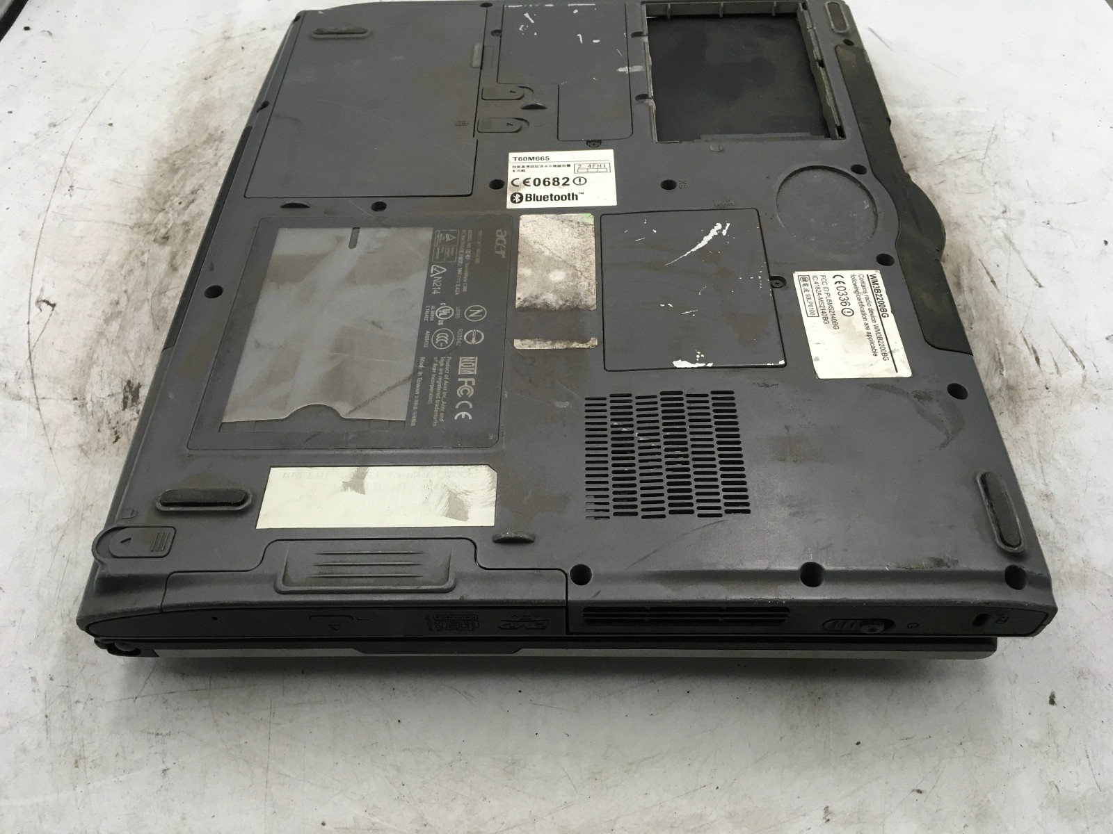 ACER TRAVELMATE C300 – FOR PARTS/REPAIR – INTEL CENTRINO – NO RAM – READ DESC-BB