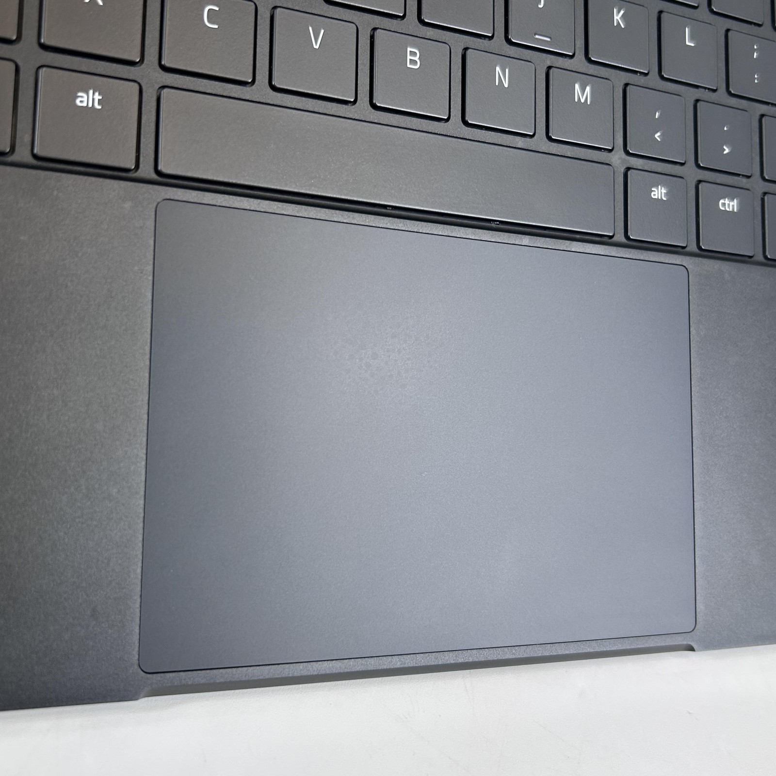 Razer Blade Stealth 13 FHD i7-8565U 1.80GHz 8GB 256GB SSD Good Chipped Screen