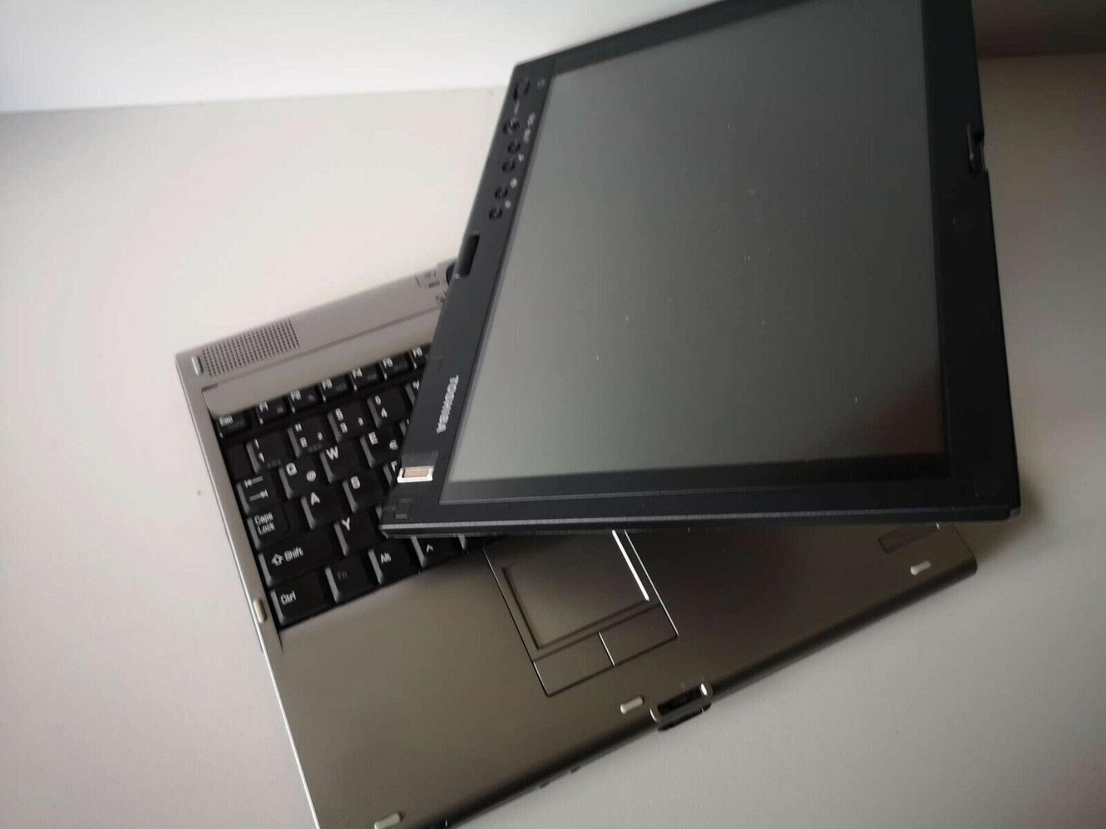 Toshiba Portege M400 Core Duo T2400 2GB/120GB HDD 1400×1050 KAM