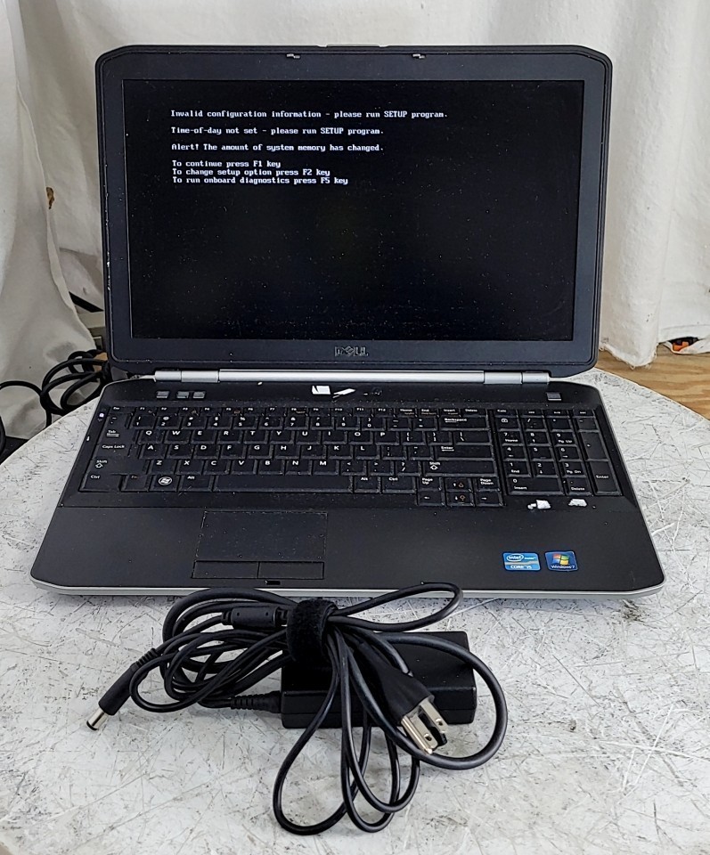 DELL LATITUDE E5520 Laptop Core I5-2520M 3GB 250GB SEE NOTES