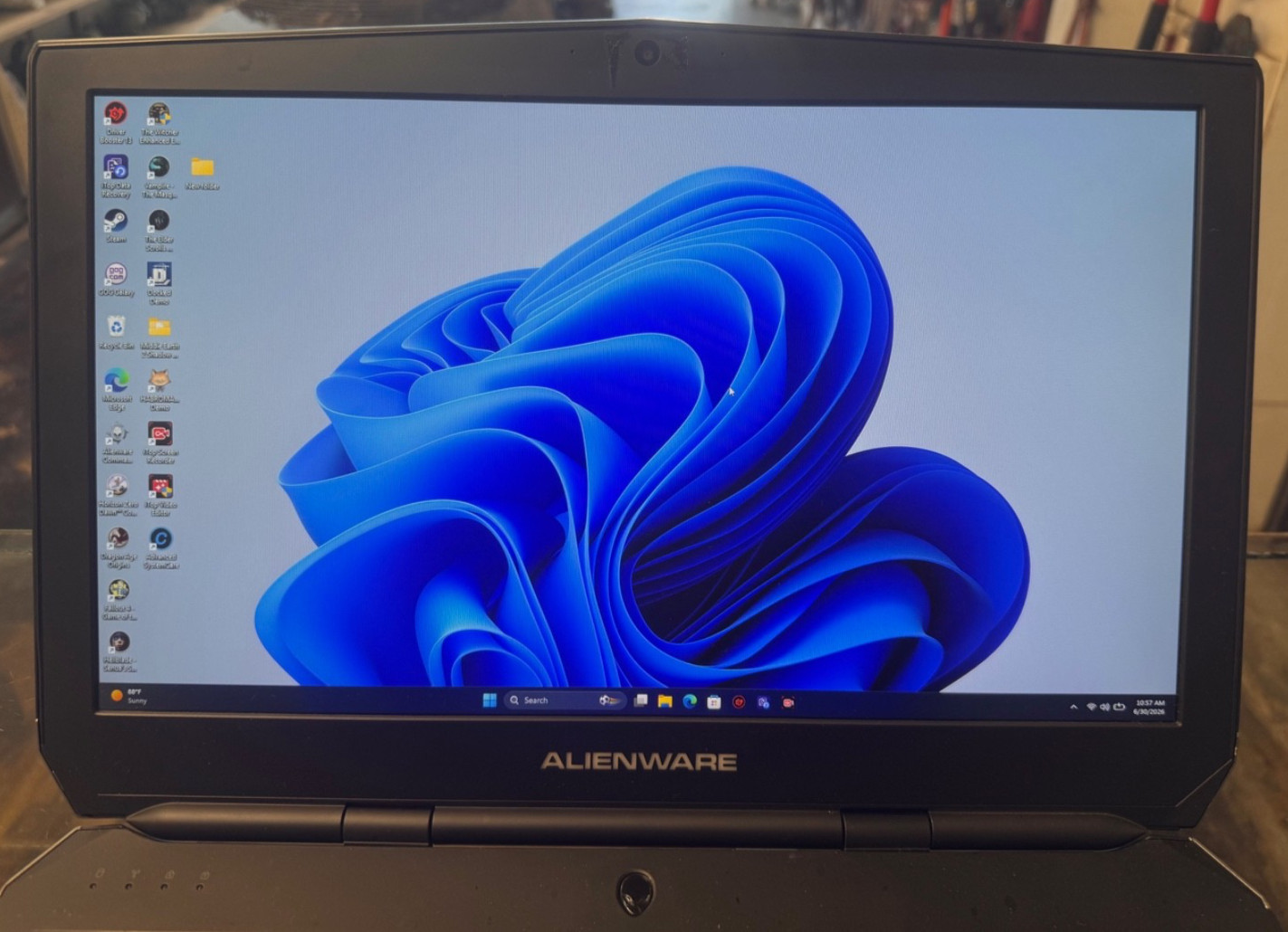 Alienware 17 R2 i7 P43F 930GB 16.0GB FOR PARTS OR REPAIR