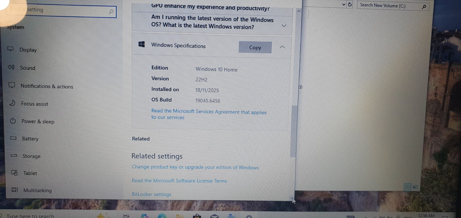 HP Pavilion 15-g071lnr Laptop, Windows 10, AMD Radeon Quad-core, 500GB, 4GB RAM.