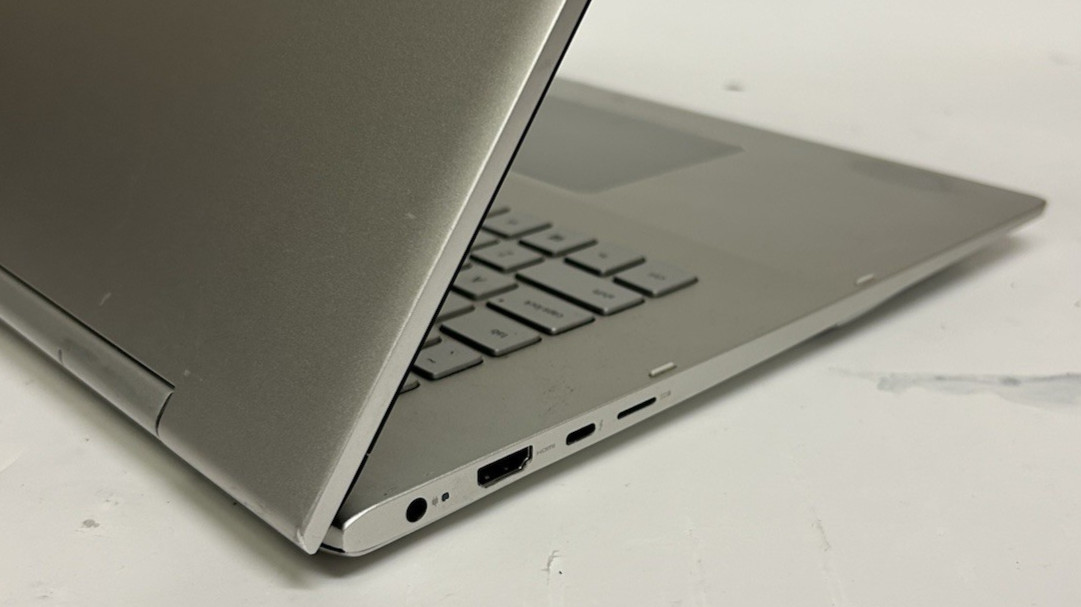 Dell Inspiron 7791 17.3″ i7-10510U @1.8GHz – NO RAM / SSD – GeForce MX250 – READ