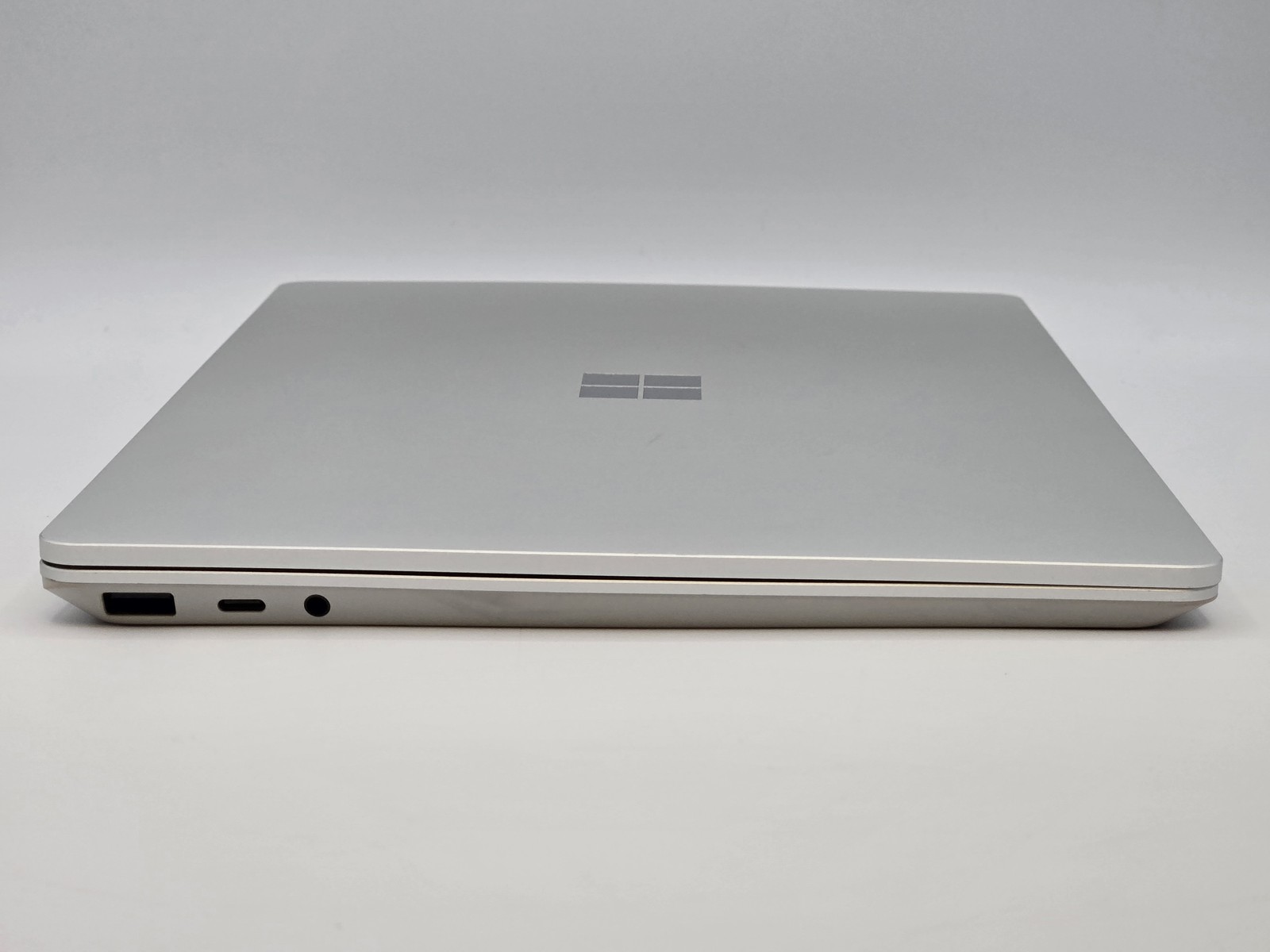 Microsoft Surface Laptop Go 2 12″ 1536 x 1024 Touch I5-1135G7 128GB SSD 8GB W11
