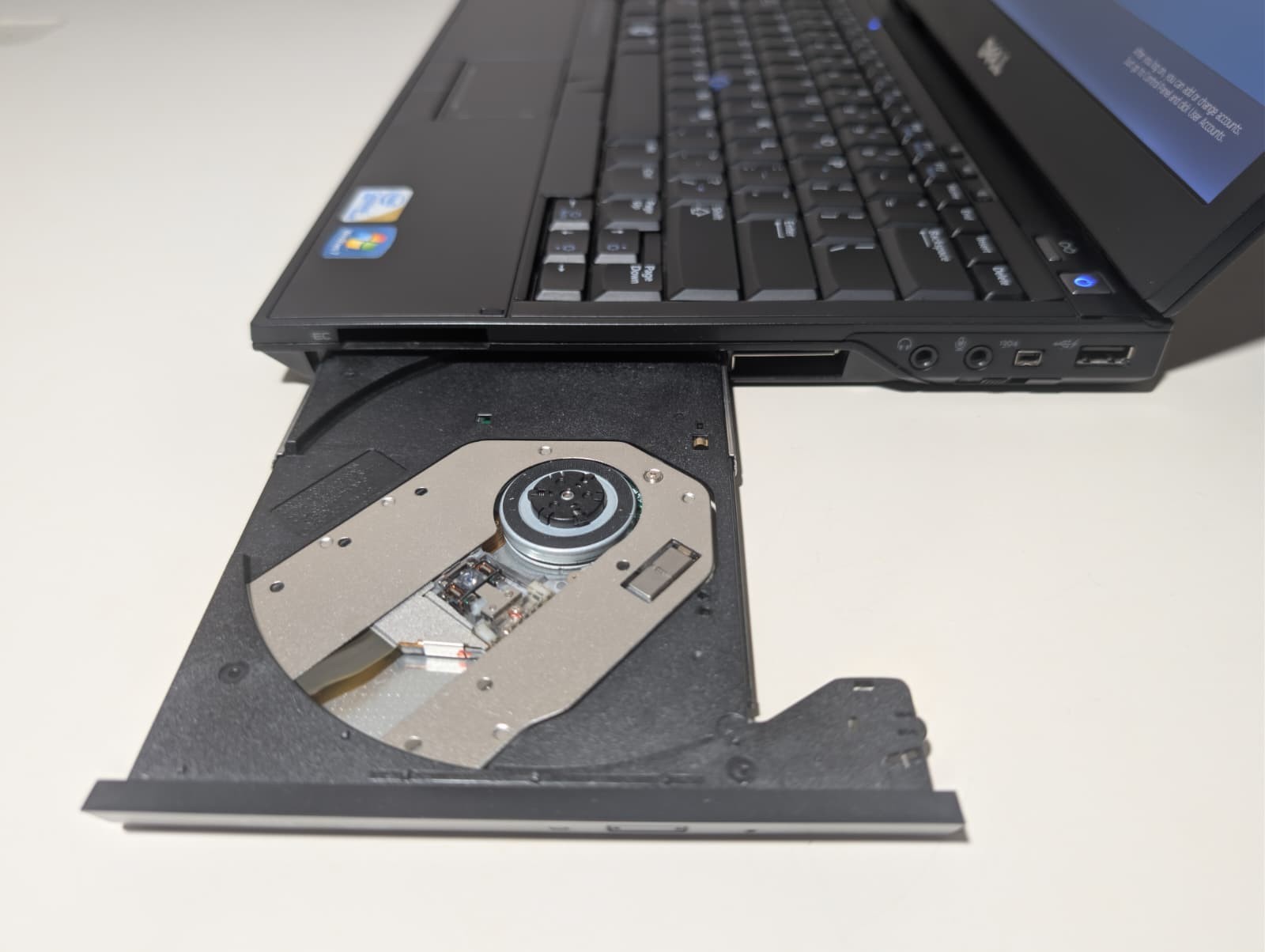 Dell Latitude E4300 | C2D 2GB RAM 160GB HDD | Win XP Pro 32-Bit | DVD+RW