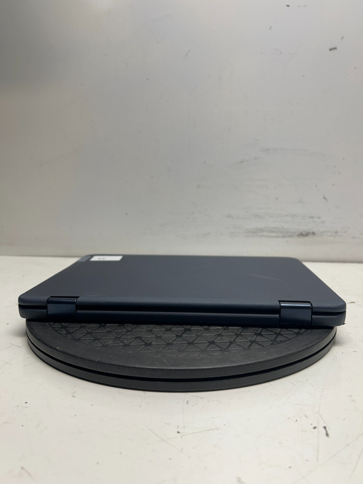Lenovo Ideapad 300w AMD 3015e 1.20GHz 4GB 64GB eMMC No OS Cracked Screen