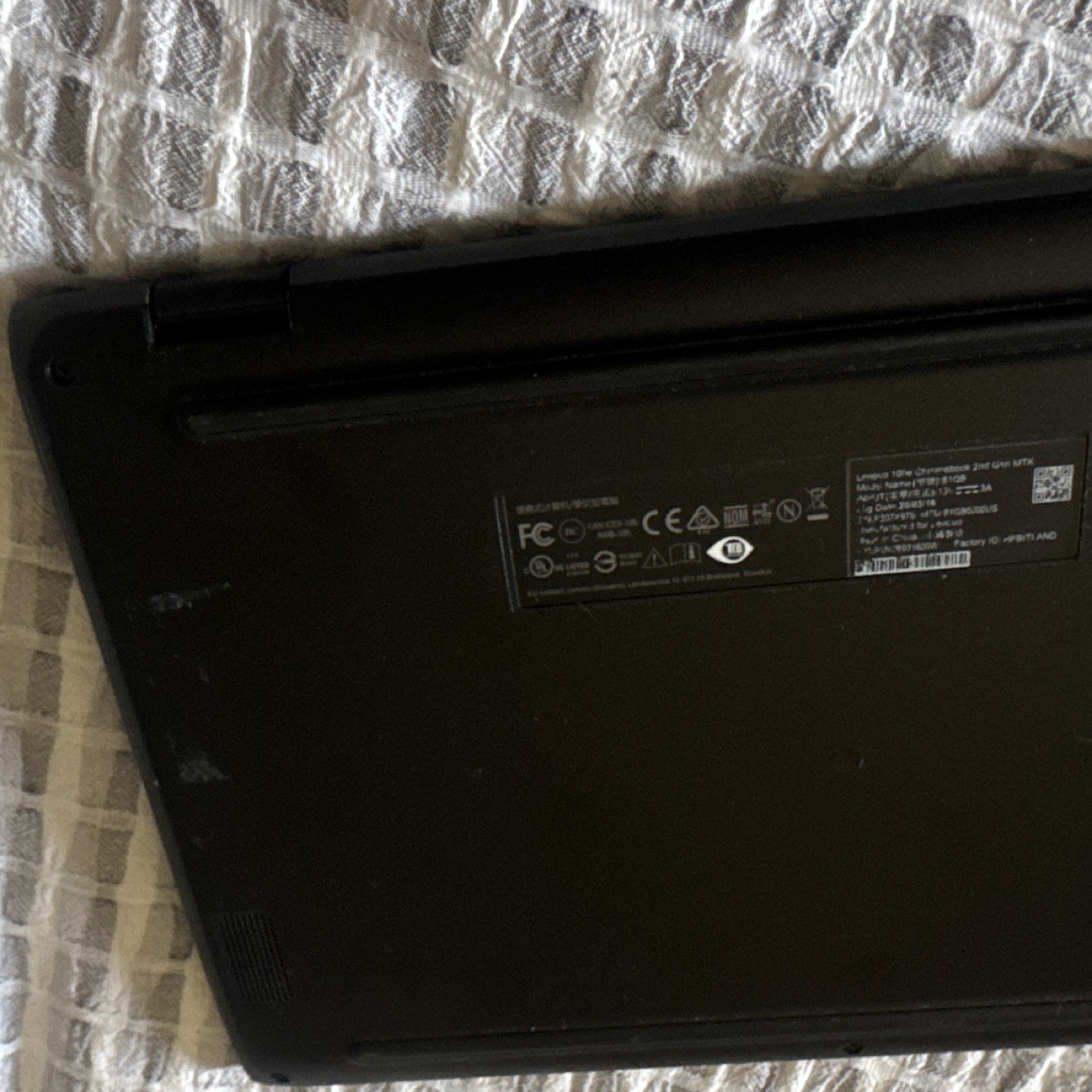 Lenovo 100e Chromebook 2nd Gen MTK 11.6in 4GB 32GB Chrome OS Black Charger