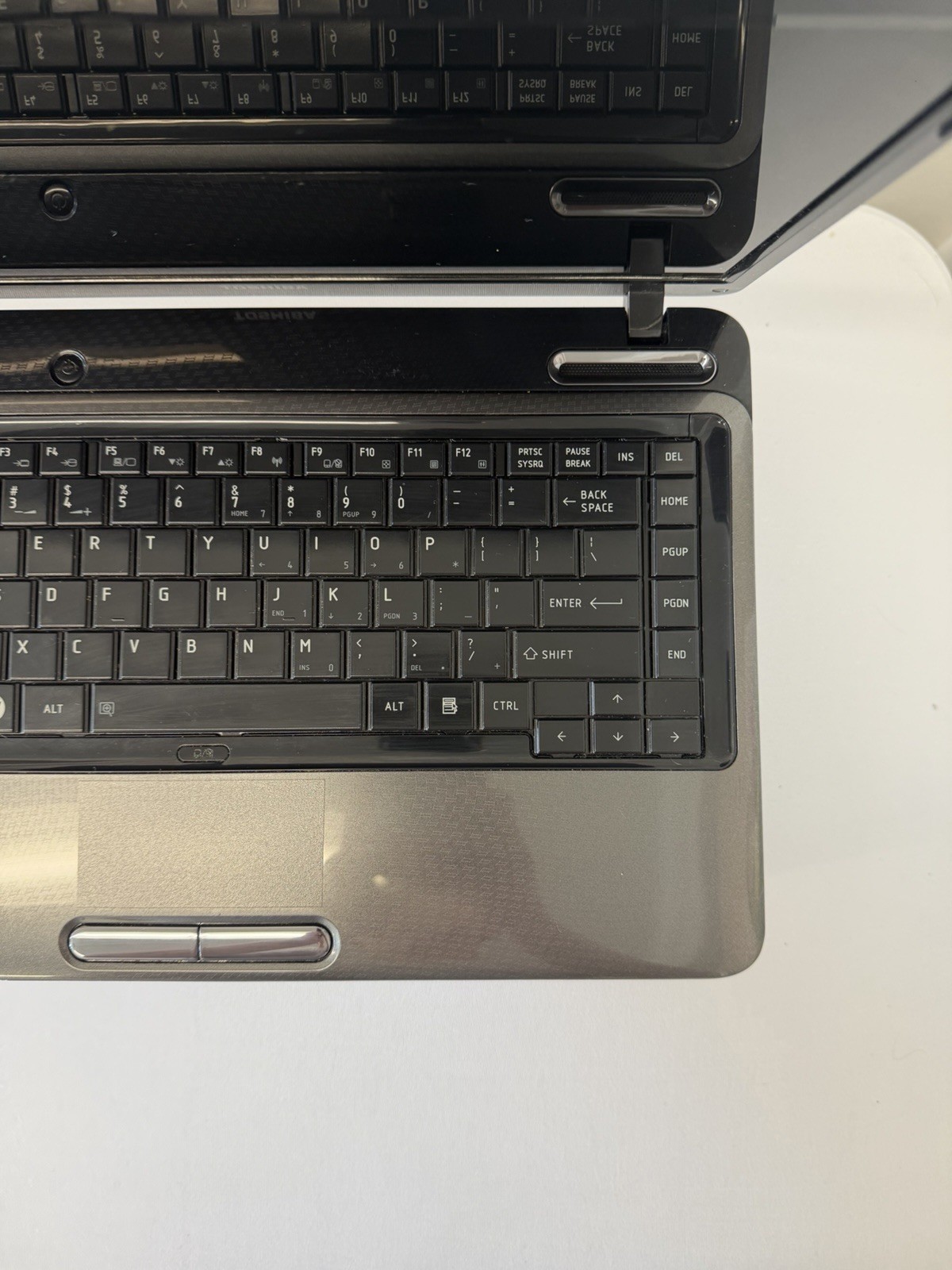 Toshiba Satellite L645D-54056 Laptop – Good Screen – CPU Unknown – Read Des