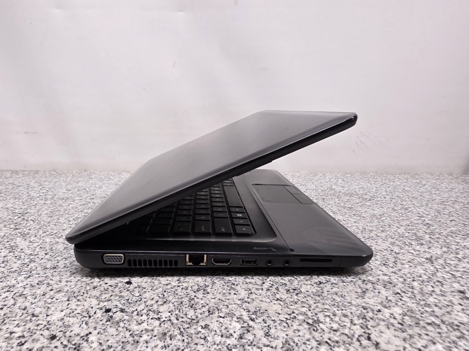 HP 2000 15.6″ Laptop AMD E-Series 4GB RAM 500GB HDD Windows 8 Black