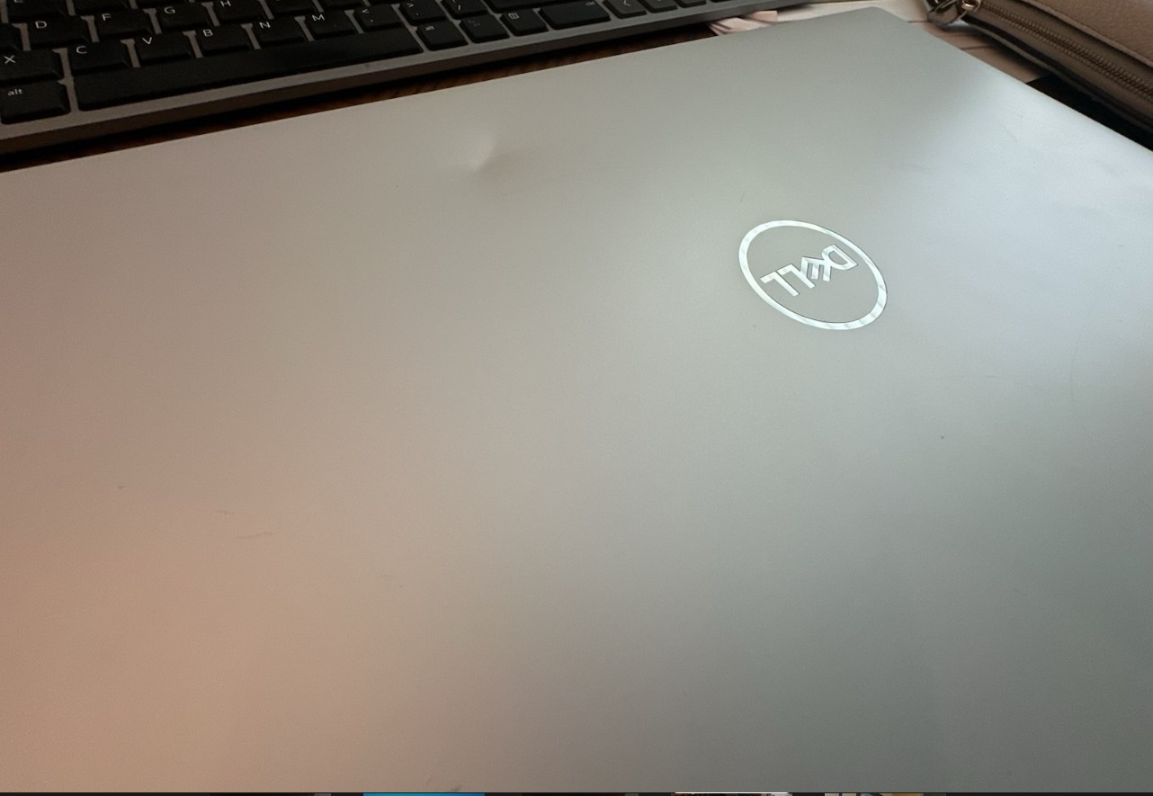 Dell XPS 15 9500 i7-10750H 512GB SSD 16GB DDR4 GTX 1650 TI UHD TOUCH 4K – White