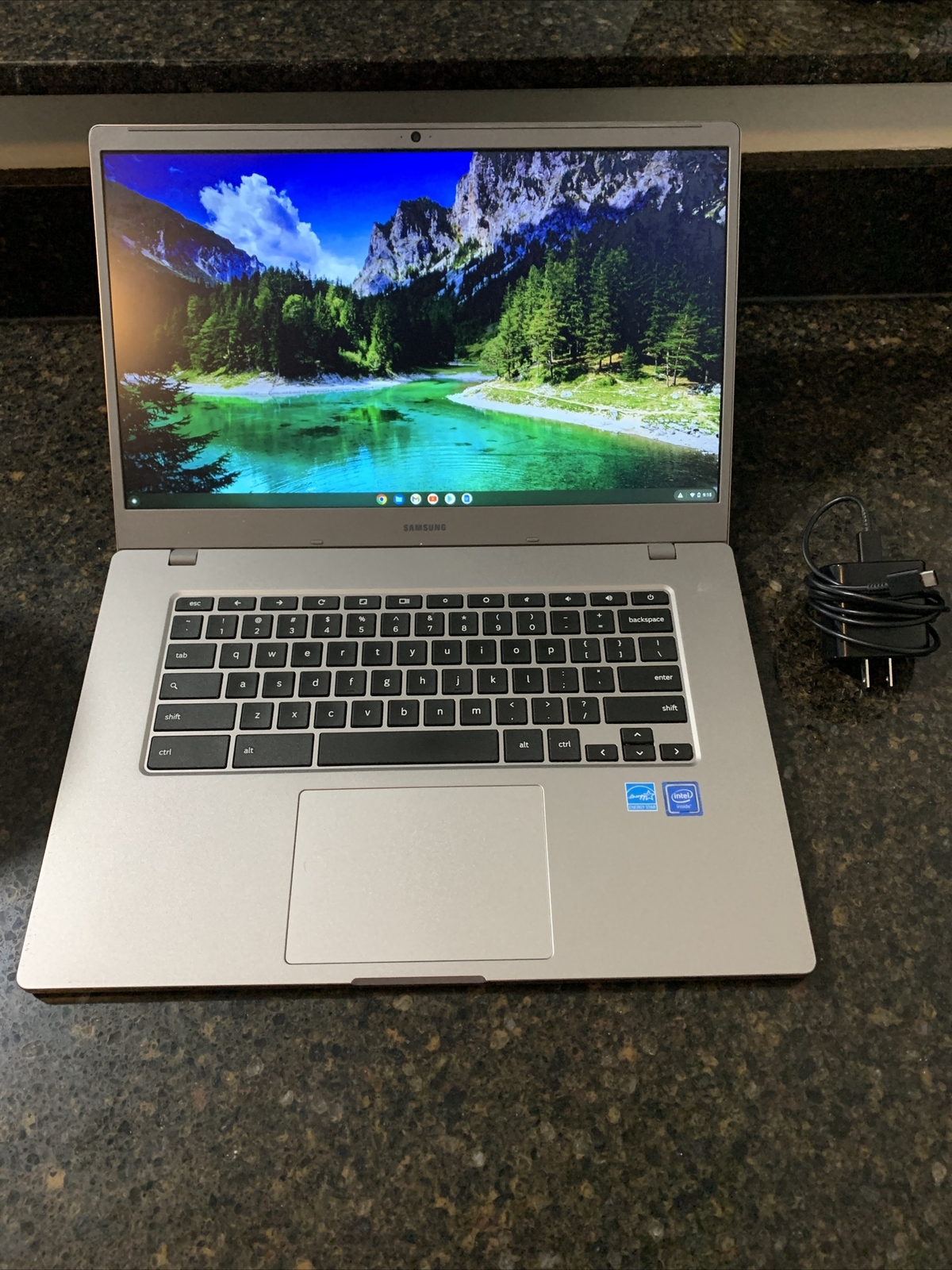 Samsung Chromebook 15.6″ (32GB eMMC, Intel Celeron, 1.1GHz, 4GB RAM) – Platinum