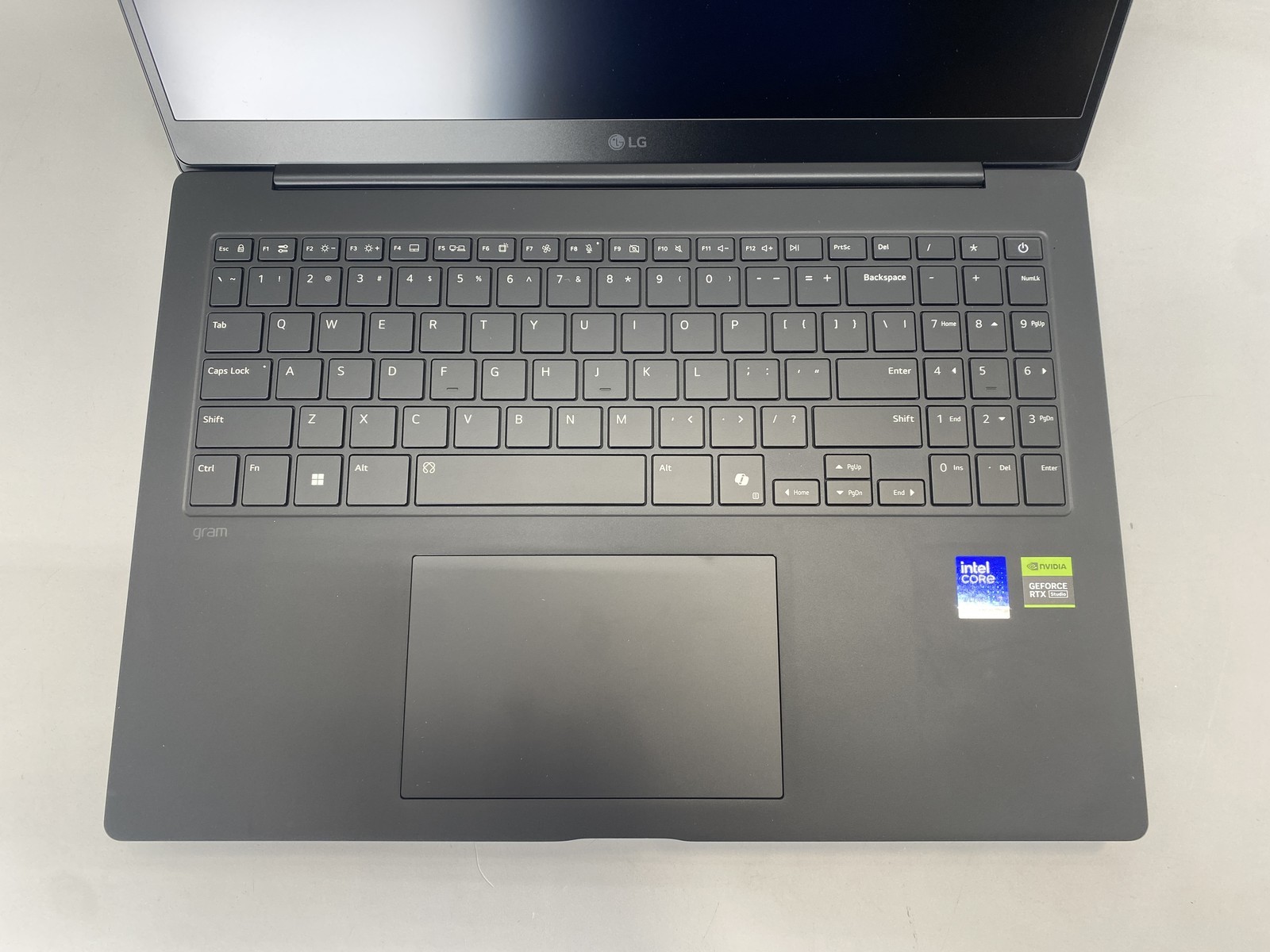 LG Laptop 16Z90TR-E.ADB6U1 16″ Intel Core Ultra 7 255H 1TB RTX 5050- Black