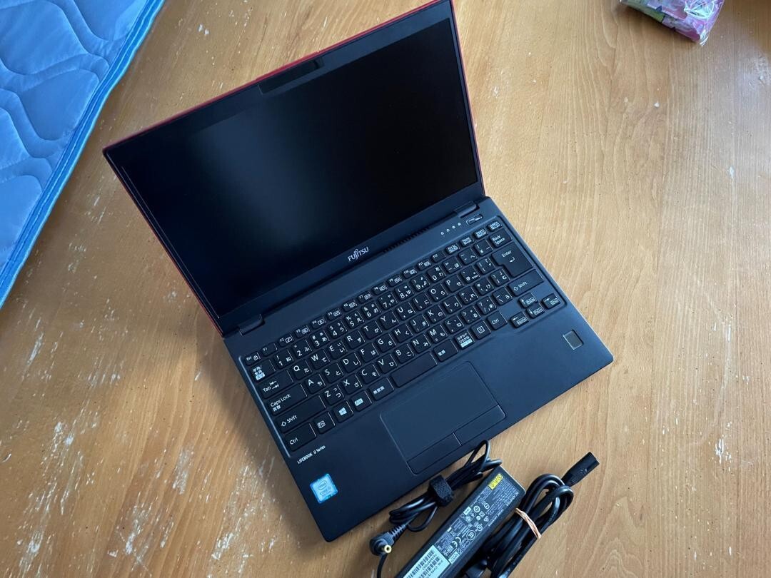 Ultra-thin, ultra-light, large-capacity SSD Office 2021, etc. Fujitsu LIFEBOOK