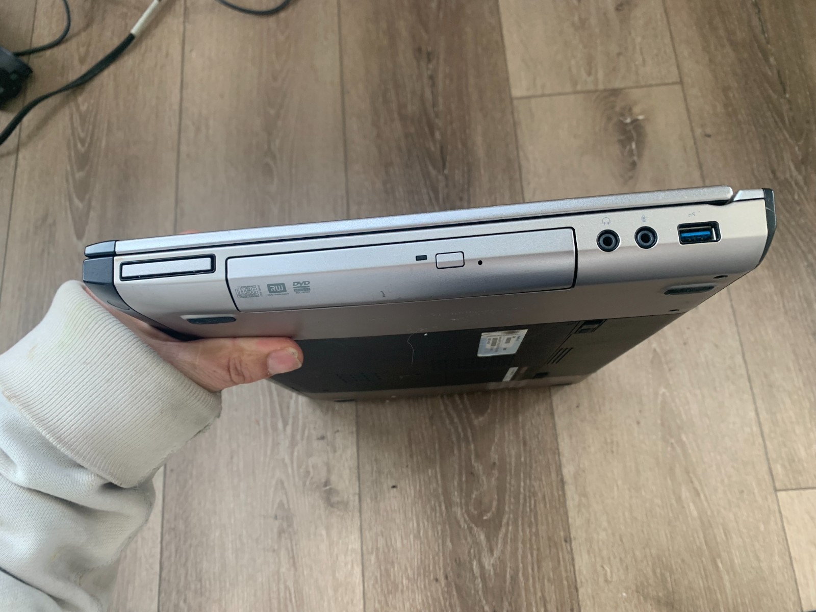 Dell Vostro 3555 15.6″ AMD E2-3000M 1.80GHz 4 GB RAM 320GB HDD Win 7 Pro