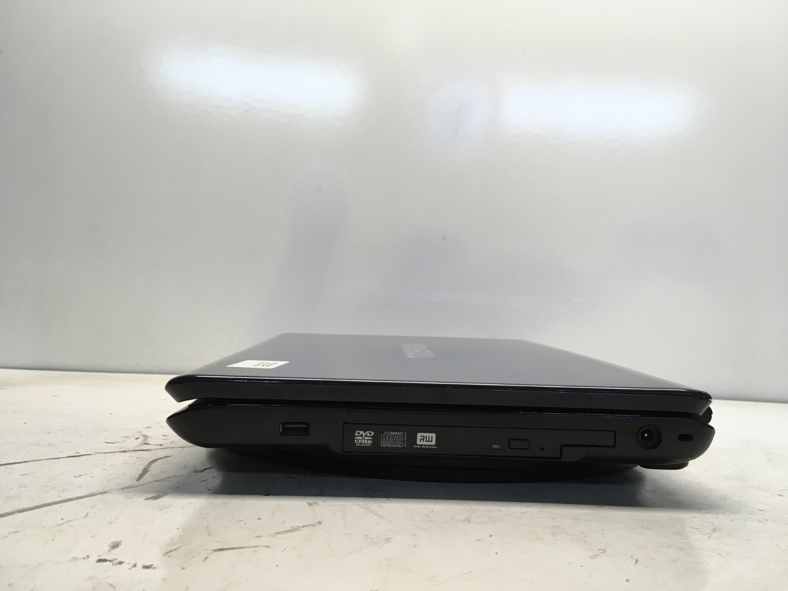 Toshiba Satellite L305-S5955 Intel Celeron 900 2 GB NO HDD/Batt Dim Screen