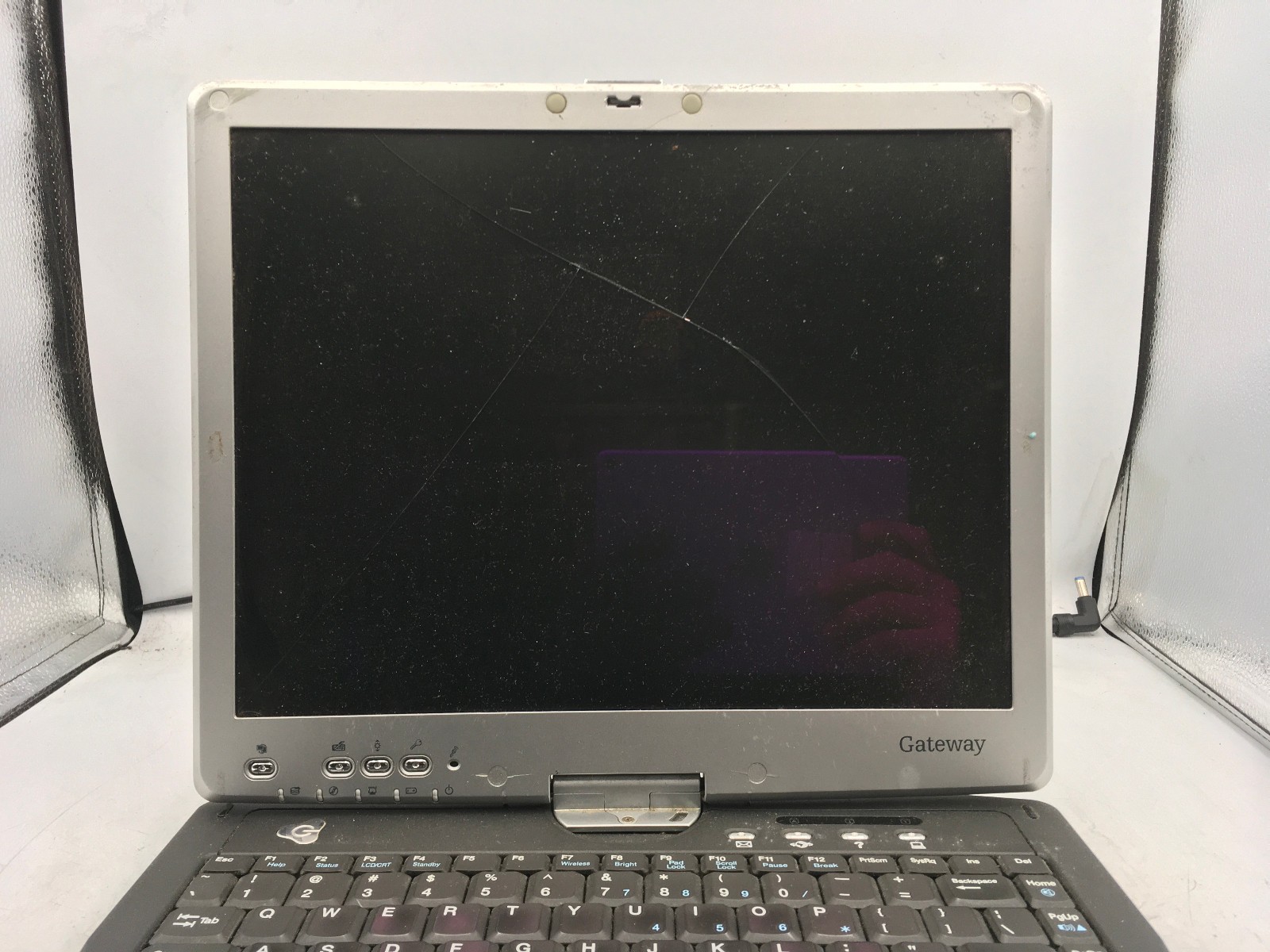 GATEWAY M275 -FOR PARTS/NO POWER- INTEL PENTIUM M – 256MB RAM – BAD LCD -READ-BB