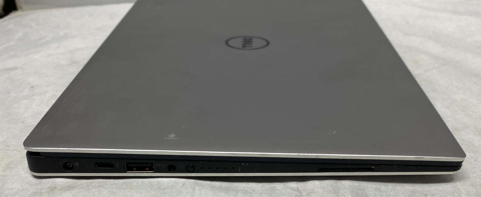 Dell XPS 13 9350 13.3″ Intel i3-6100U 4GB RAM
