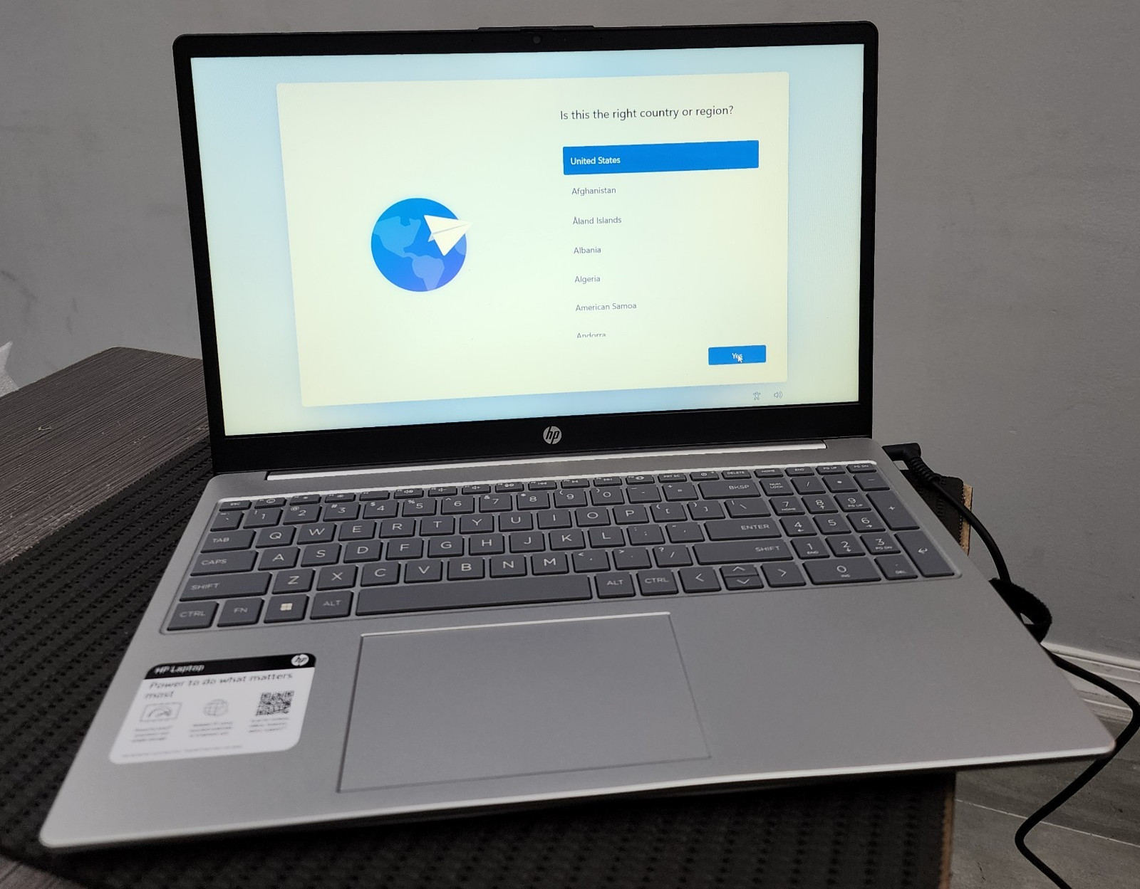 HP Laptop 15-fd0023dx 15″ HD Touch i3-1215U 1TB 16GB