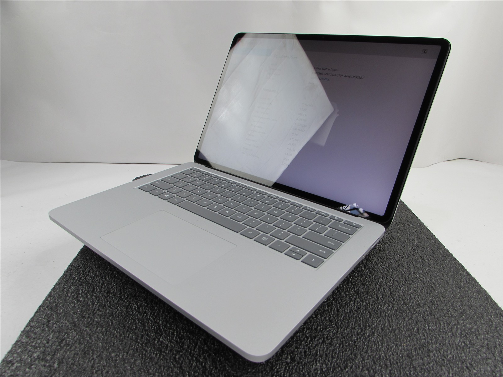Microsoft Surface Laptop Studio 1964 i7-11370H 1TB SSD 32GB RTX A2000 *No A/C*