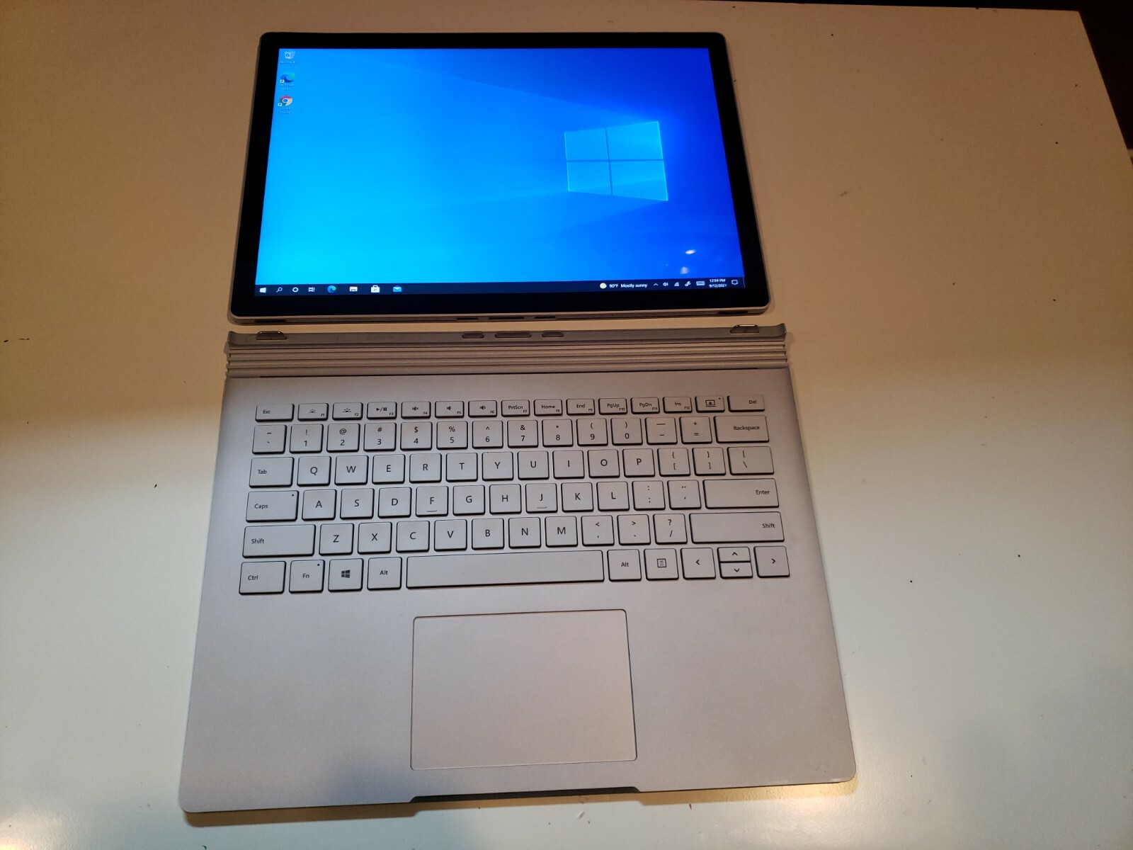 Microsoft Surface Book 13.5 inch (256GB, Intel i7-6600U, 2.5GHz, 8GB)…
