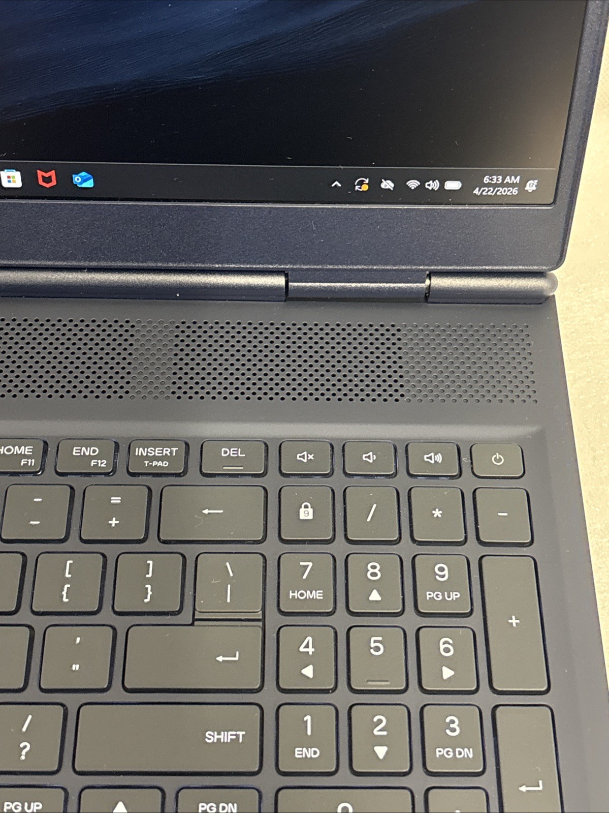 Dell Alienware 16 Aurora (1TB, Intel Core 7, 16GB, RTX 5050, Windows 11 Home)
