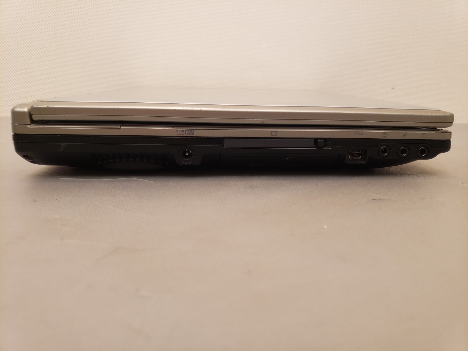 Vintage Asus Spartan A2500H Pentium 4, 2.66 15″ Notebook Laptop 512MB 30GB WinXP