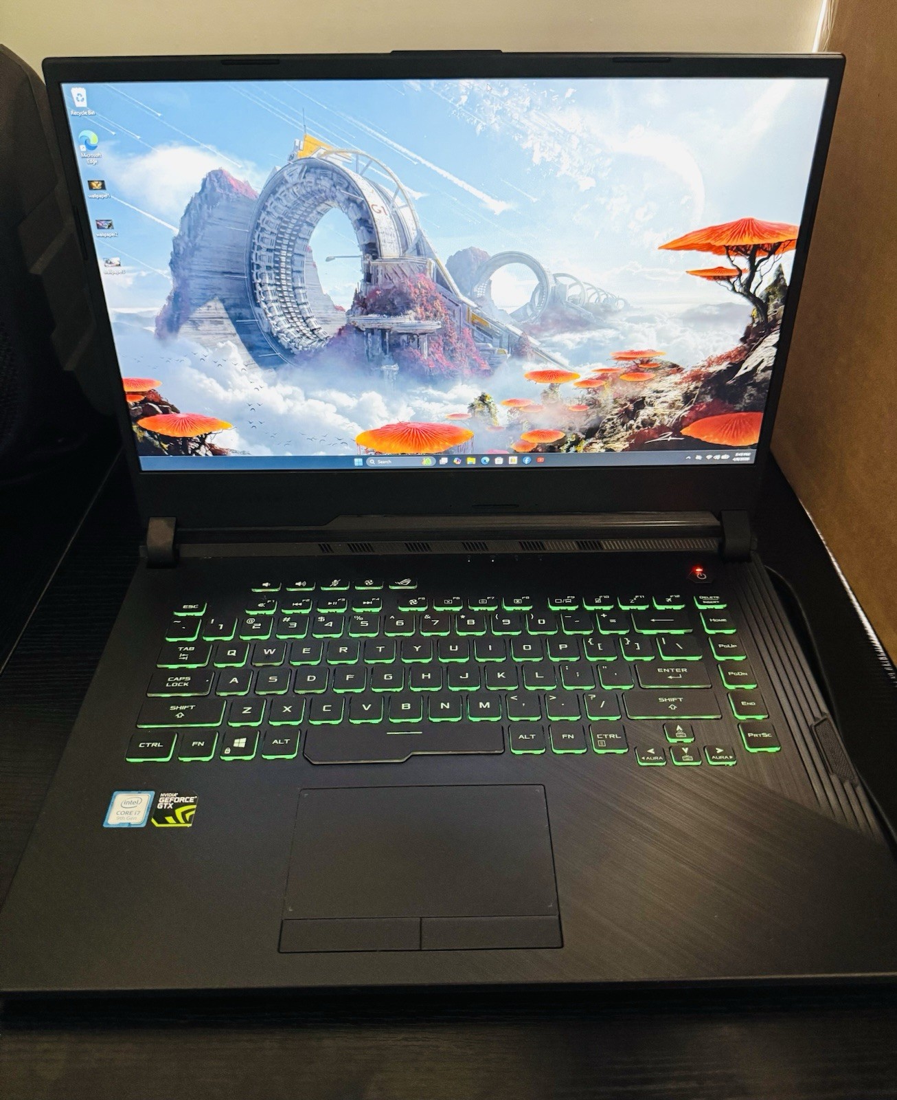 ASUS ROG STRIX 15.6″ GAMING LAPTOP 6-CORE i7 9TH GEN 16GB RAM/500 SSD. VERY NICE