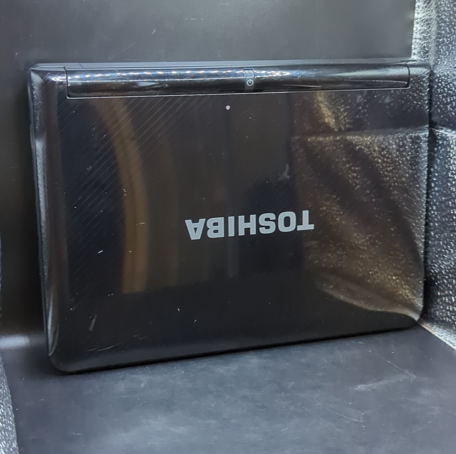 Toshiba NB305-N310 Laptop N450 1.66GHz 2GB RAM 140GB HDD Windows XP *READ*