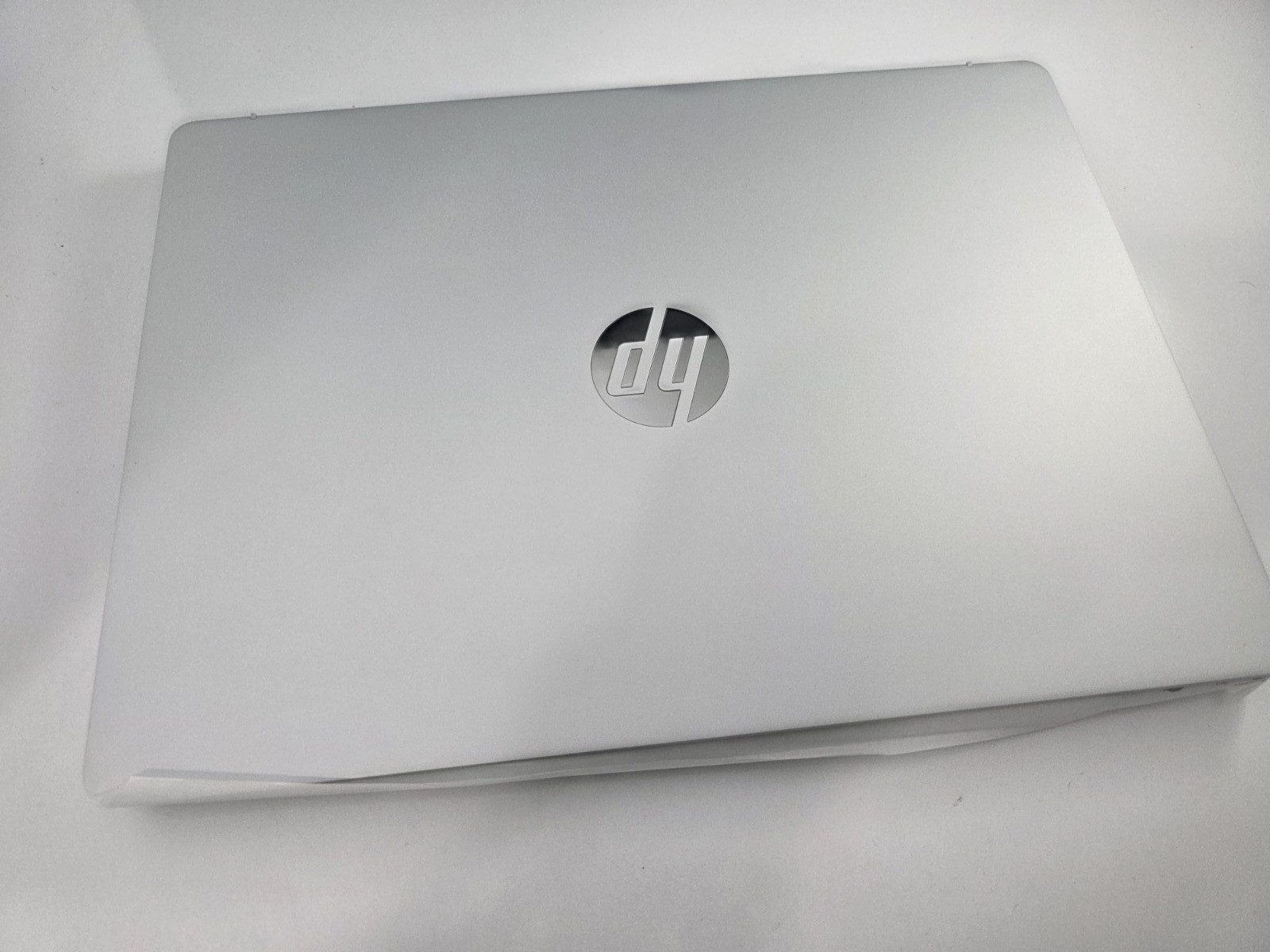 HP OmniBook 3 14″ 2K Silver Touchscreen Laptop Snapdragon X 16GB Memory -512GB