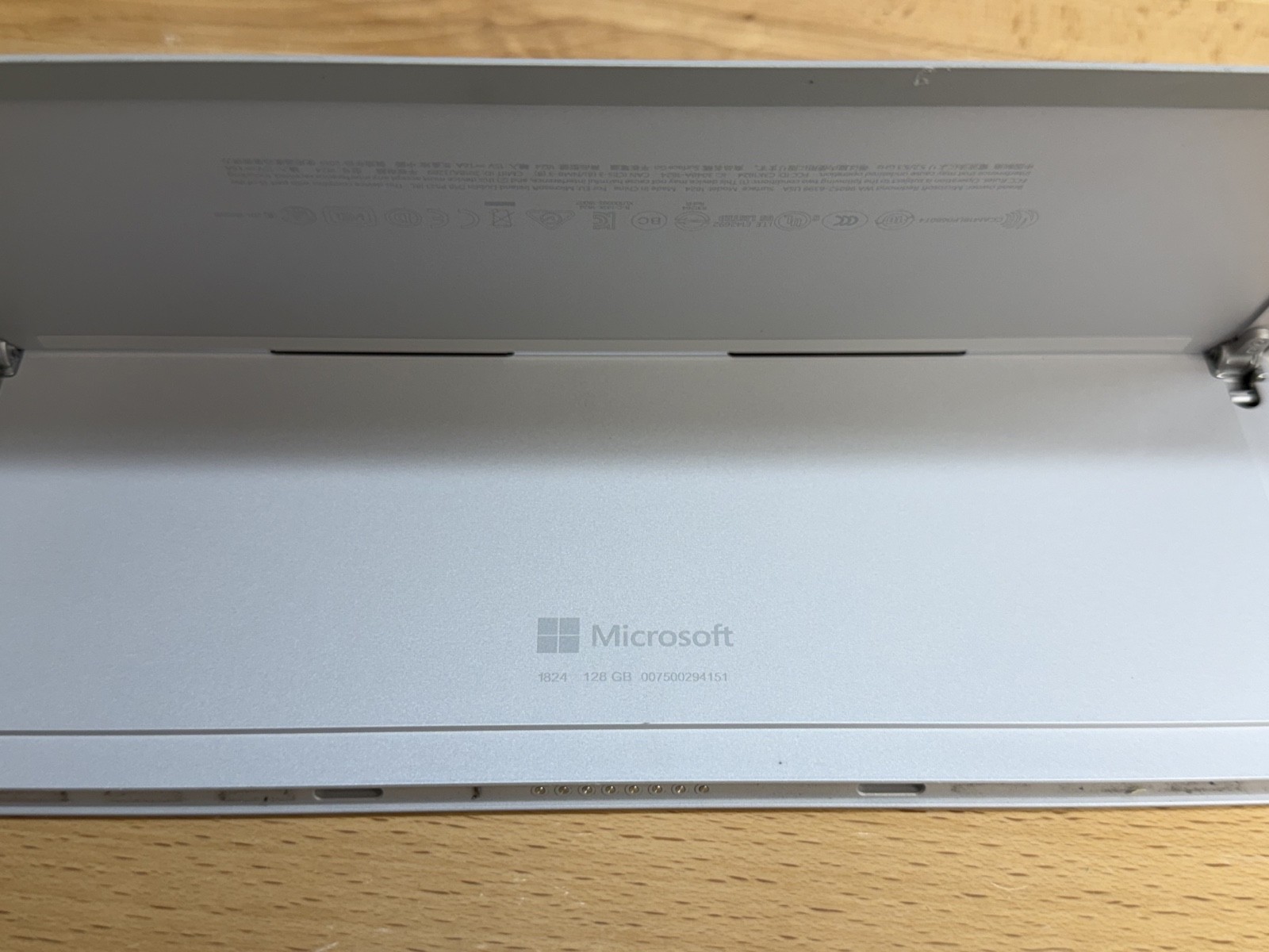 Microsoft Surface Go 1st Gen 1824 10″: Pentium 4415Y, 8GB RAM, 128GB SSD – READ
