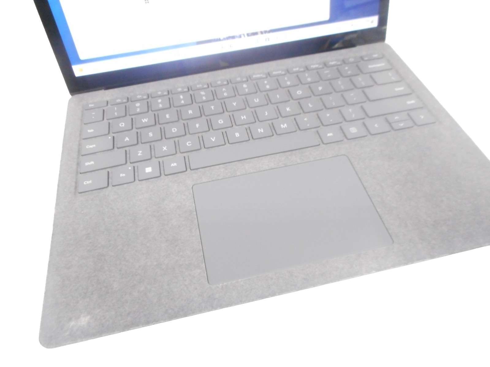 Microsoft Surface Laptop 5 13.5” Touch (256GB SSD, Intel Core i5 12th Gen) read