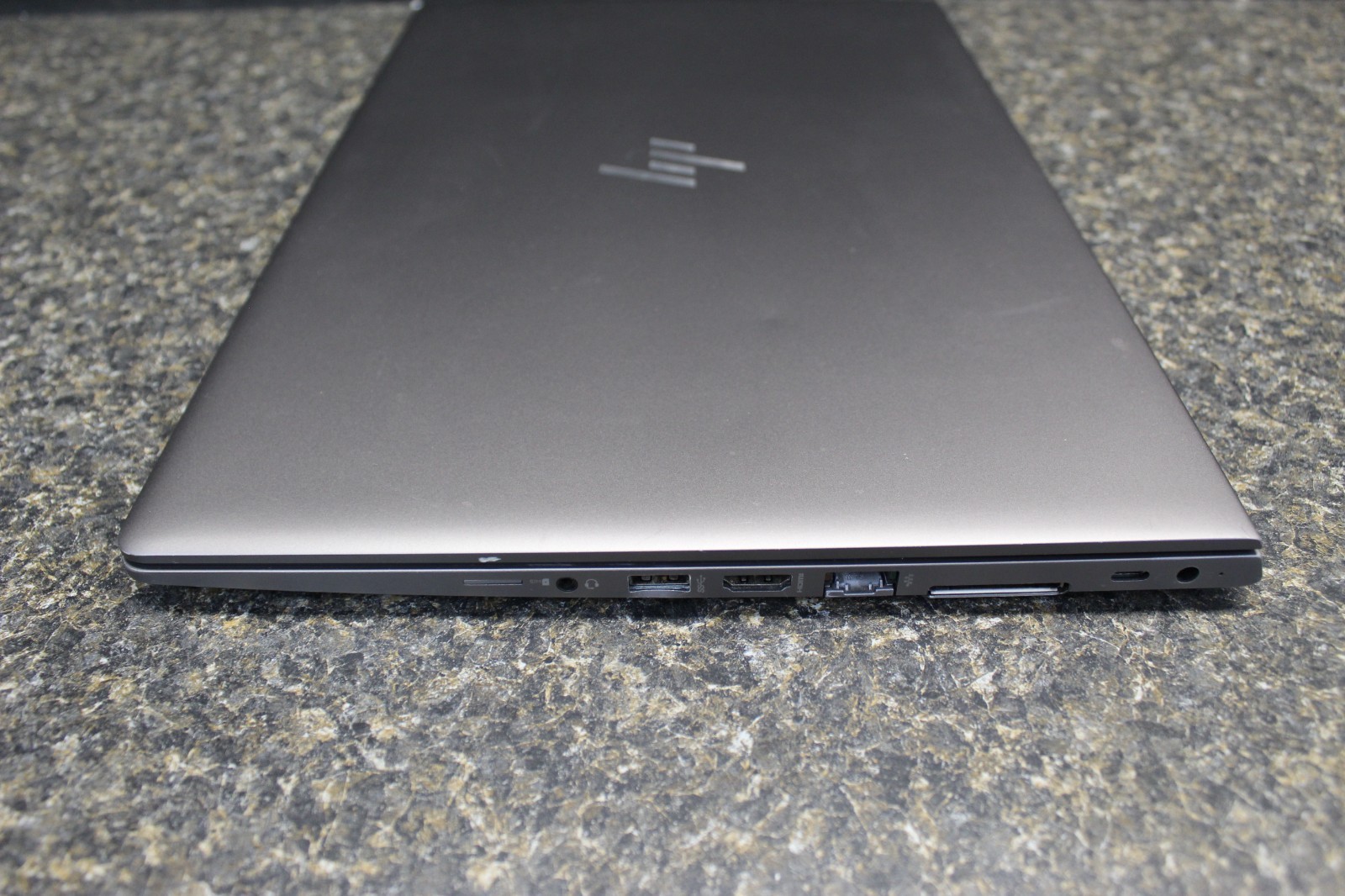 HP ZBook 15UG6 I7-8565U 256GB NvME SSD 16GB DDR4 Win11Pro- C Description