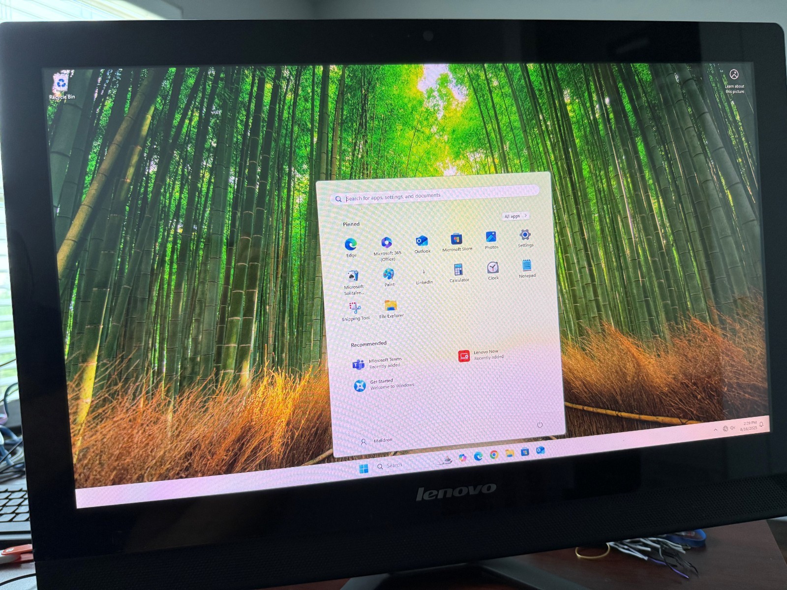 21.5″ Touchscreen Windows 11 Lenovo All in one computer