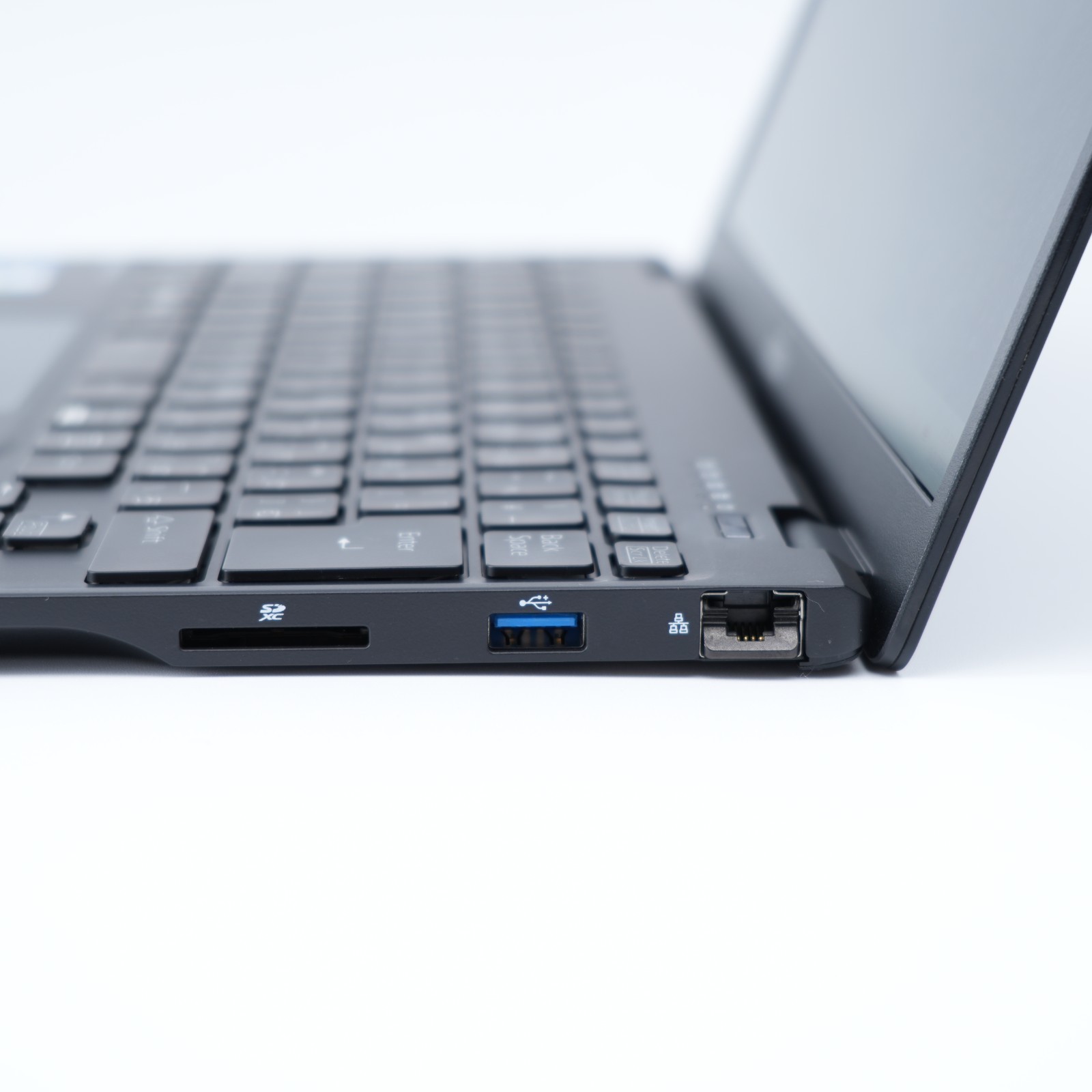 Fujitsu LIFEBOOK U9311/H i7-1185G7 16GB 512GB SSD 13.3″ FHD LTE Win11 ENG Tested