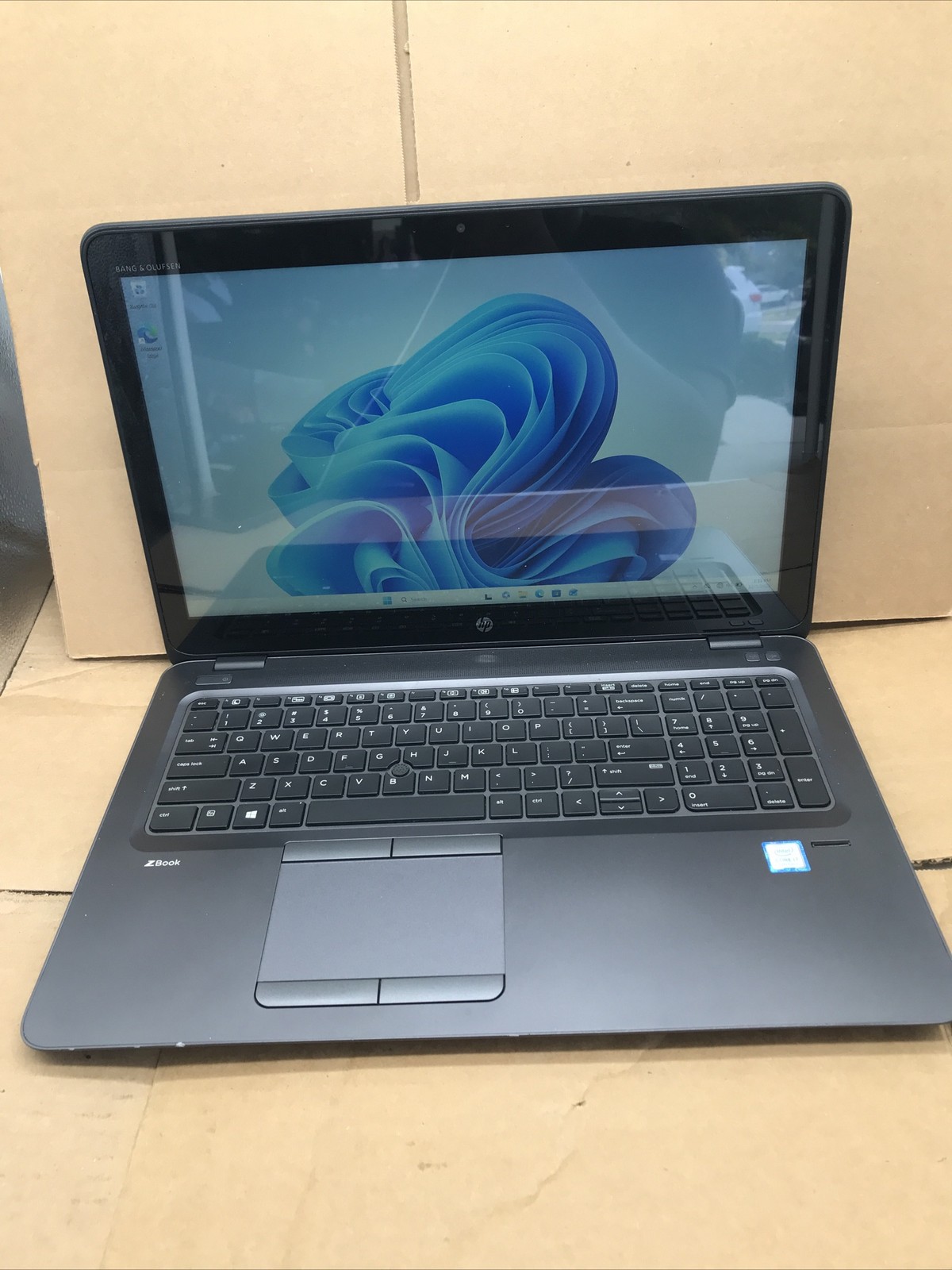 HP ZBook 15u G4 i7-7500U 2/4@ 2.70GHz 16GB RAM 256GB NVMe Touchscreen Win11 Pr