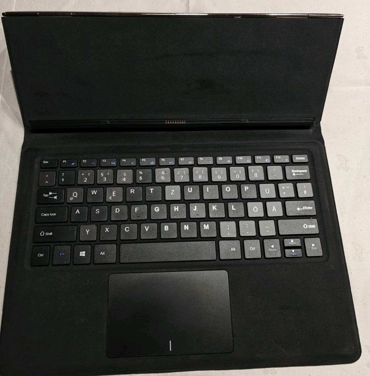 Chuwi CoreBook 13.3″ 2-in-1 Intel Win11 Tablet Laptop 8GB RAM 128GB SSD + Stylus