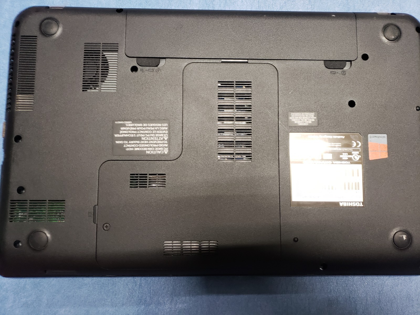 Toshiba laptop C55T-A5103 i3-4000m 2.40ghz 4gb ram 700gb hdd for parts