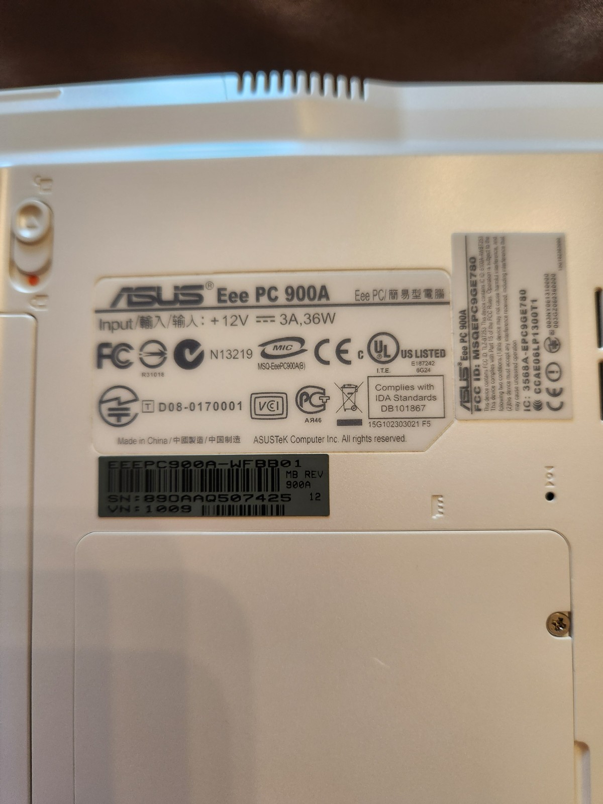 ASUS Eee PC 900A Netbook perfect condition with manual and media