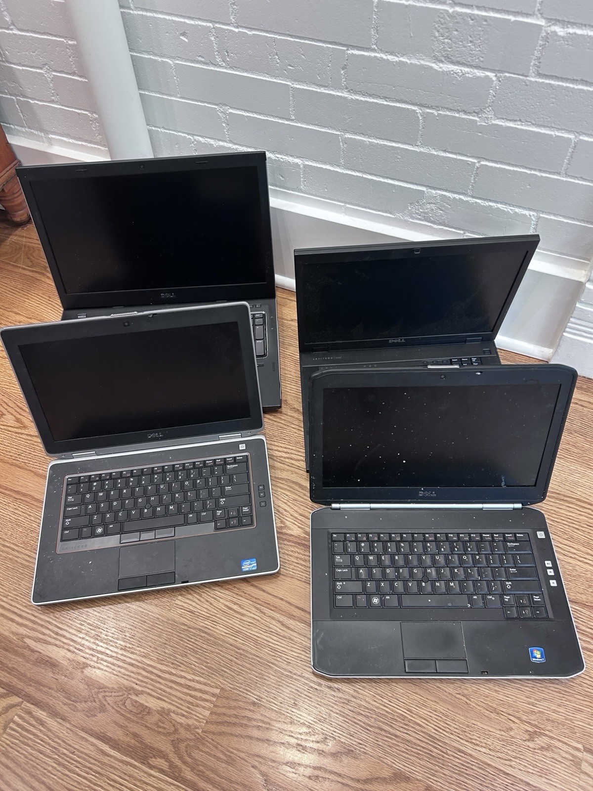 Lot Of 4 Dell Laptops Dell Vostro 3750 Screen 17″ i5-2410M Untested Read