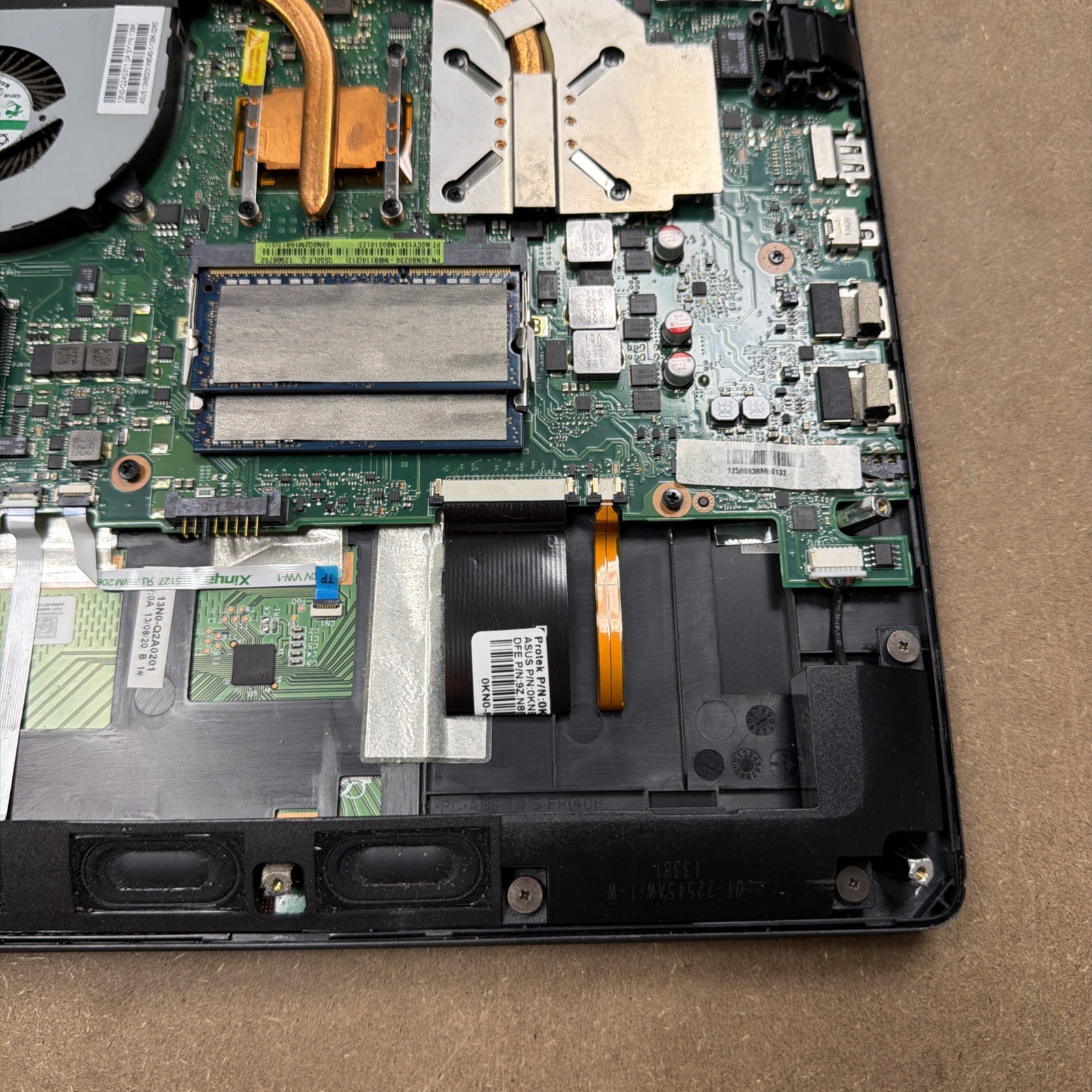 *BROKEN SCREEN Asus Notebook Q550L – 15.6″ FHD Touch i7-4500U 8GB RAM NO HD/OS