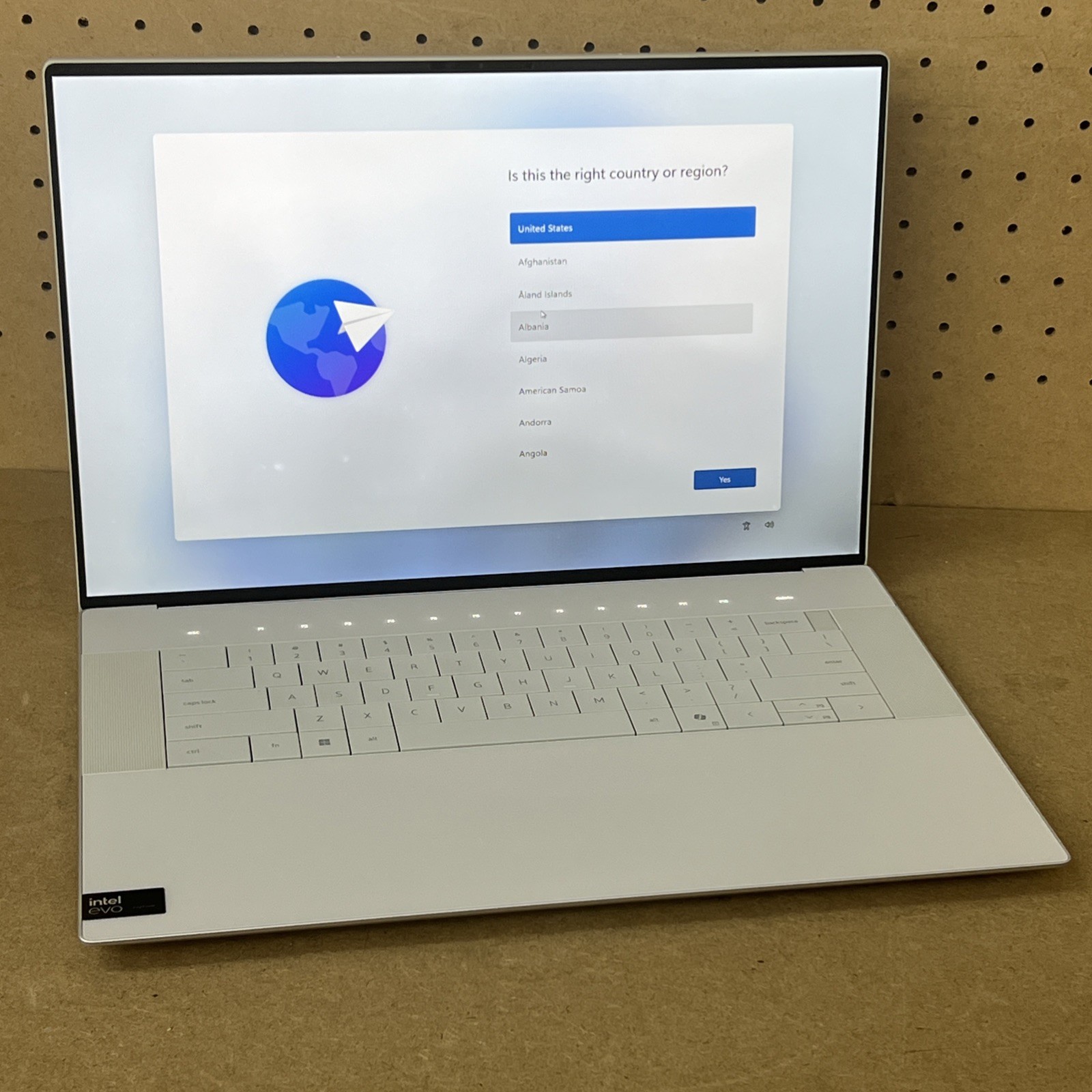 Dell XPS 16 9640 Ultra 9 185H 64GB Ram 2TB GeForce RTX 4060 – Good *Bright Spots