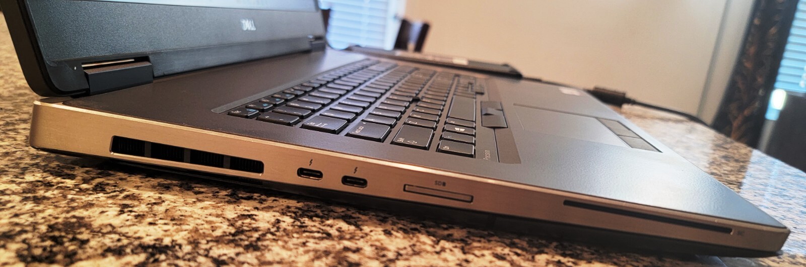 Dell Precision 7740 17.3” (2TB SSD Intel Core i7-9850H 2.6GHz 32GB RAM)